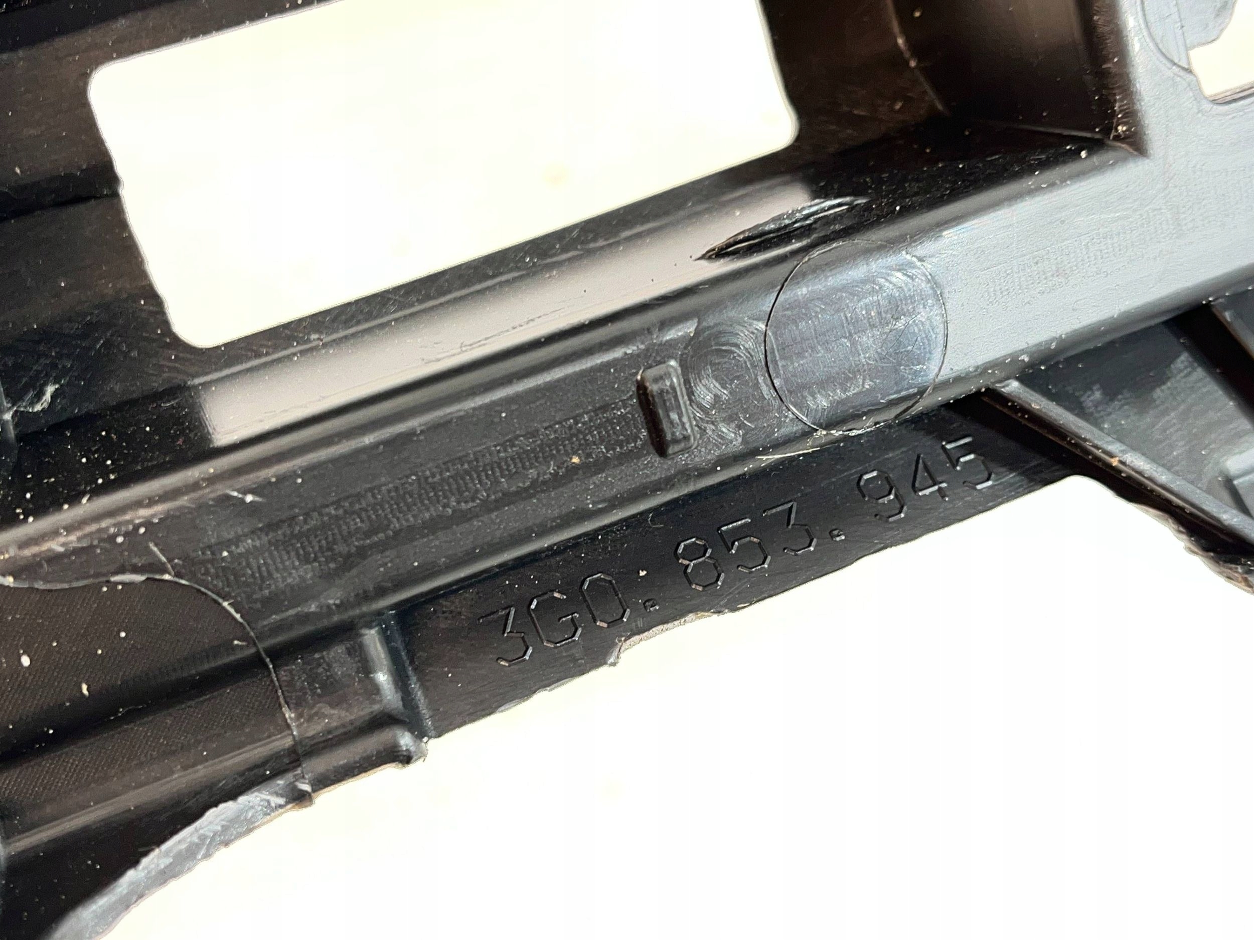 support mouldings PROGOWEJ Volkswagen PASSAT B8 3G0853945