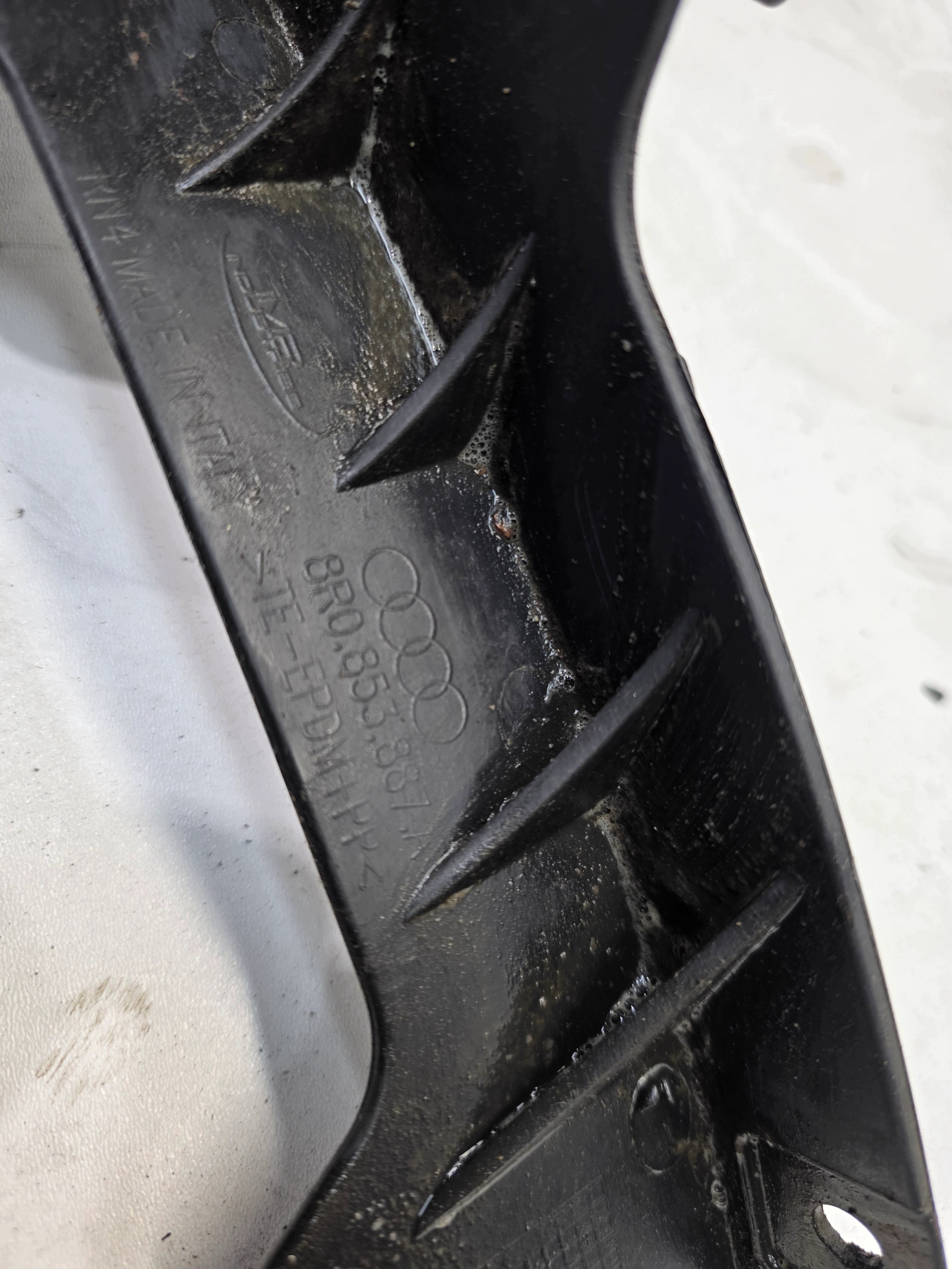 mudguard flap SPOJLERA left AUDI Q5 8R 8R0853887A