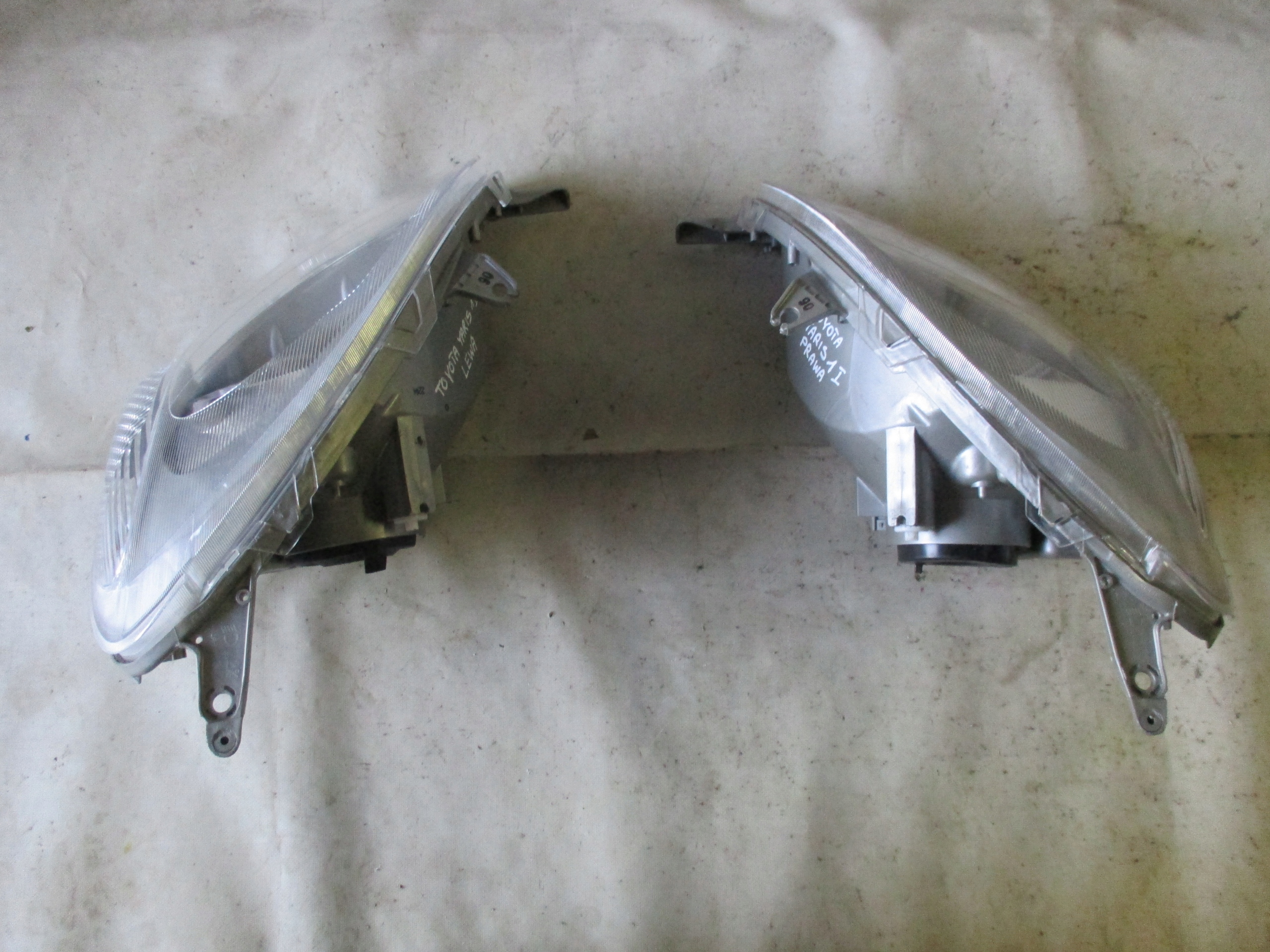 light right front Toyota Yaris 1 and