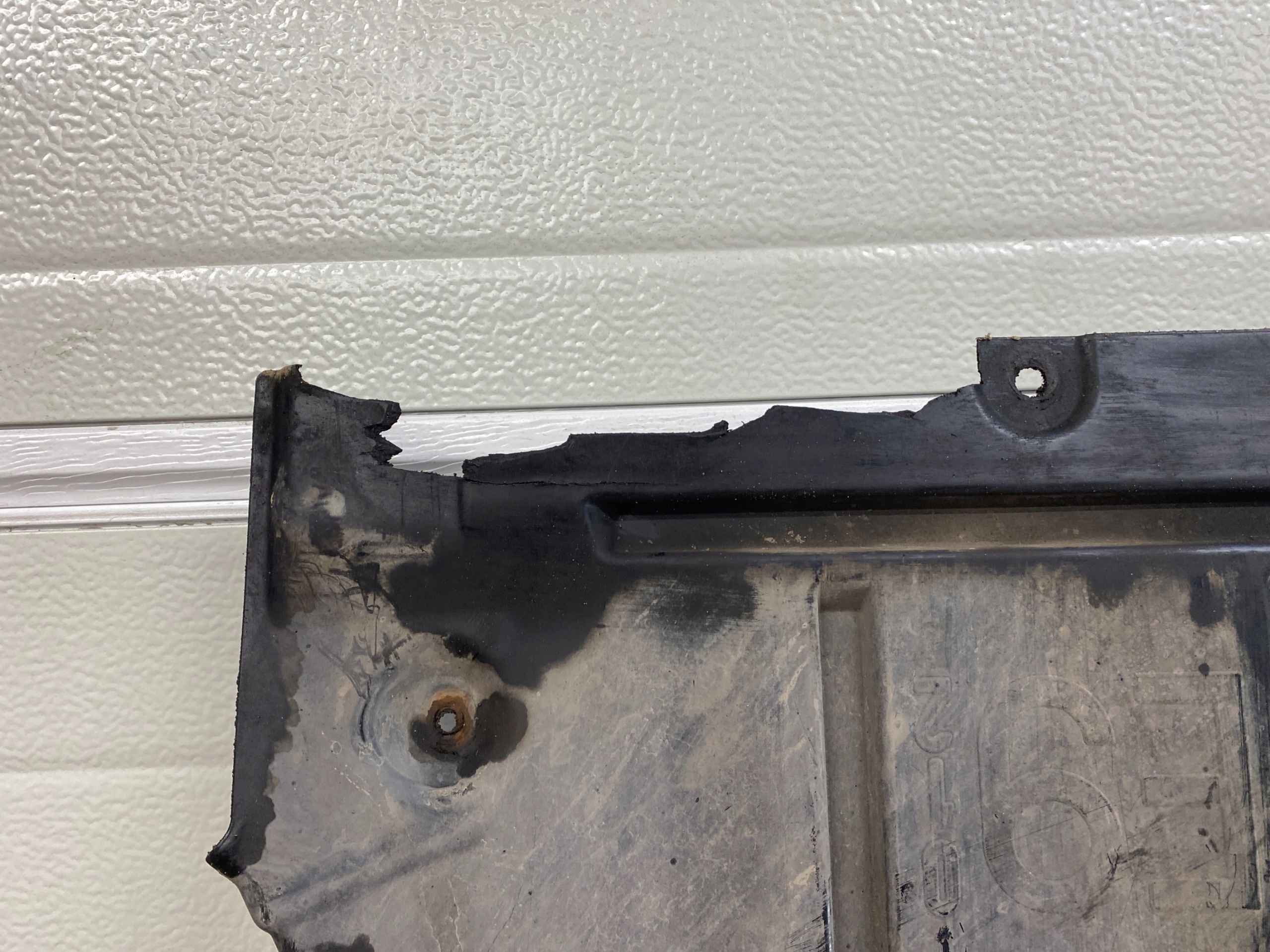 BMW E90 E91 E92 2.0D 3.0D M47 M47 M57 OSŁONA SILNIKA DOLNA Numer katalogowy części 7059387