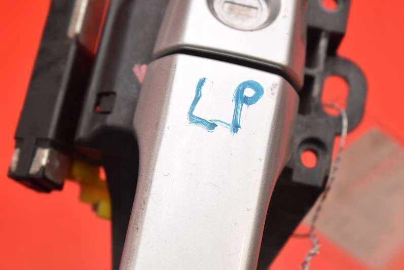 handle left front front 1F7 TOYOTA AVENSIS T27 09-11