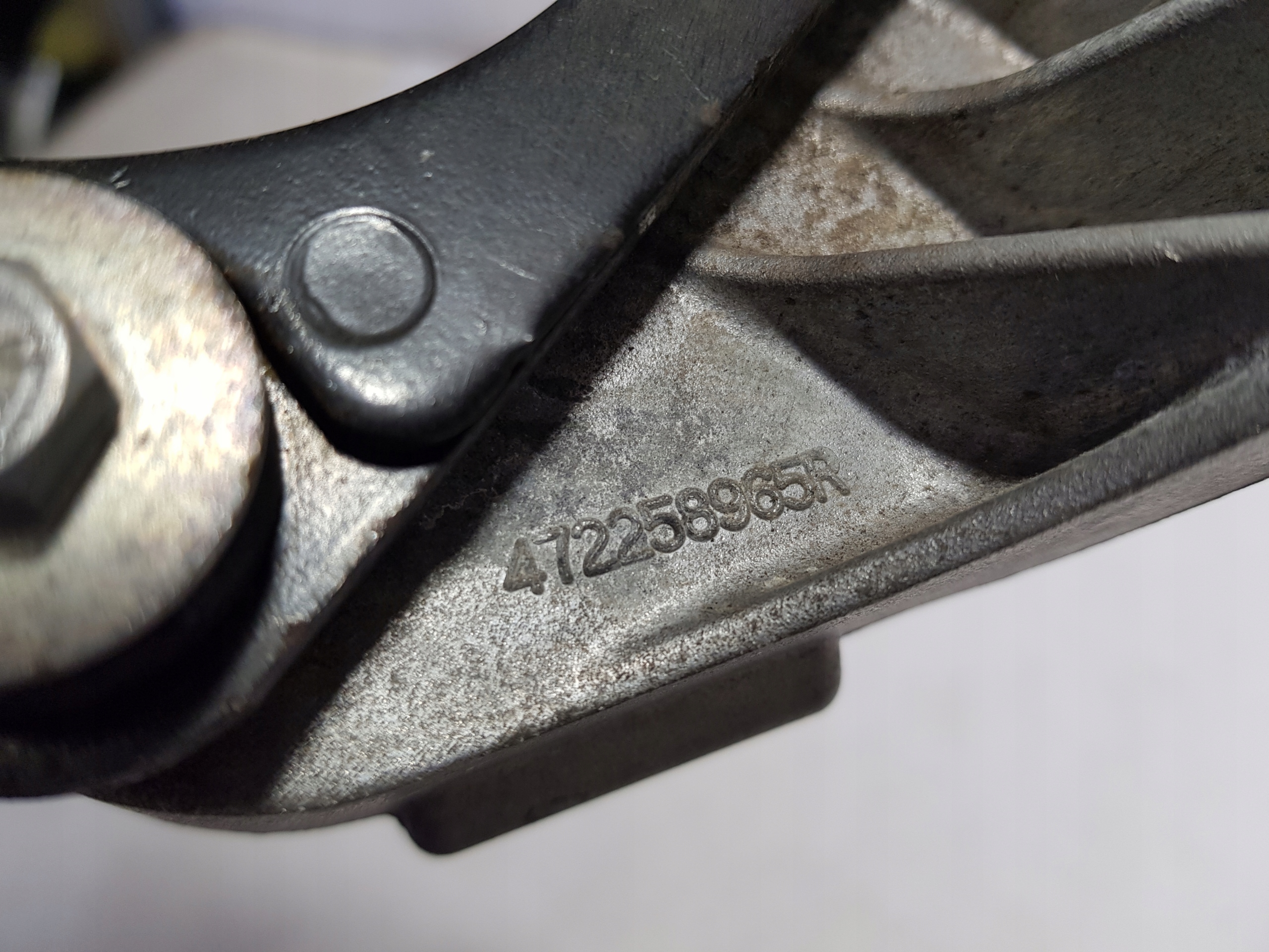 bracket holder POMPY ABS RENAULT ZOE 472258965R