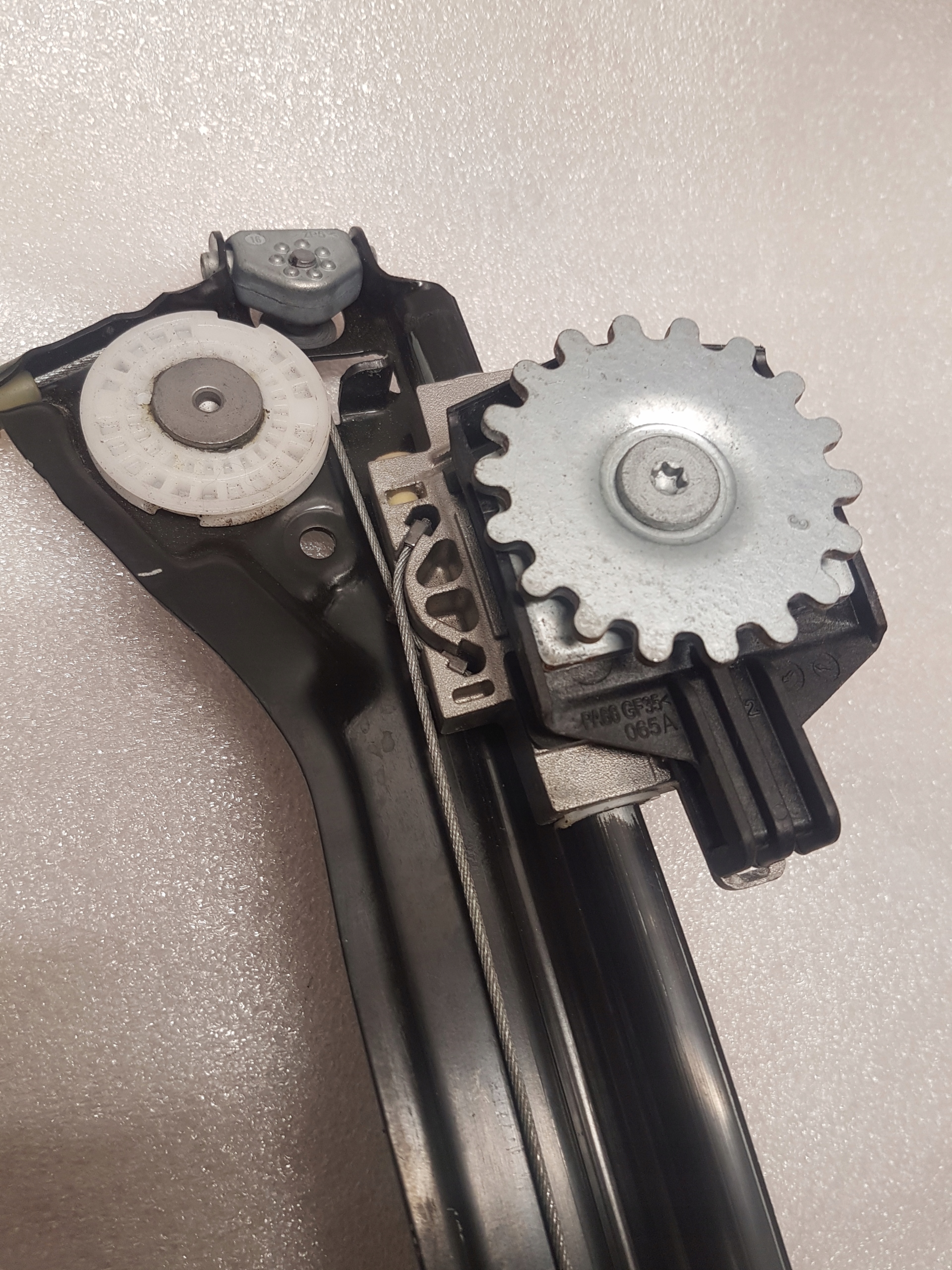 window regulator right front MASERATI GHIBLI 6700098150