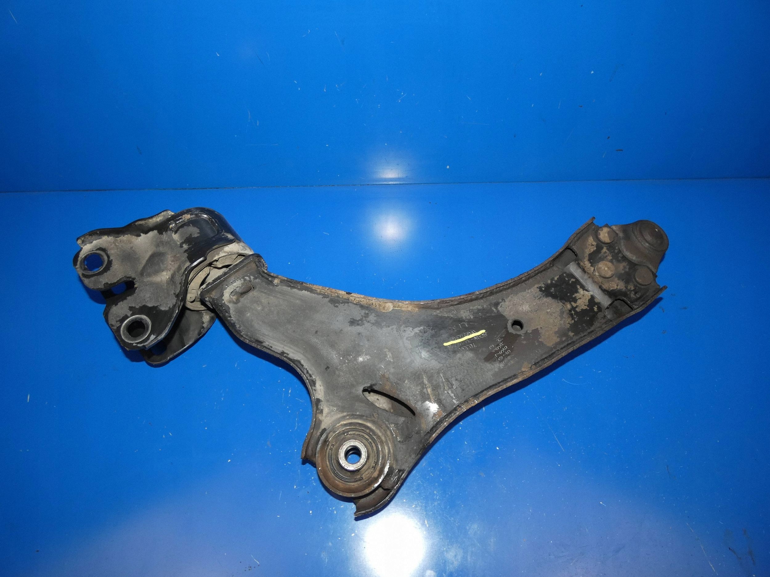 VOLVO XC60 and arm right front front