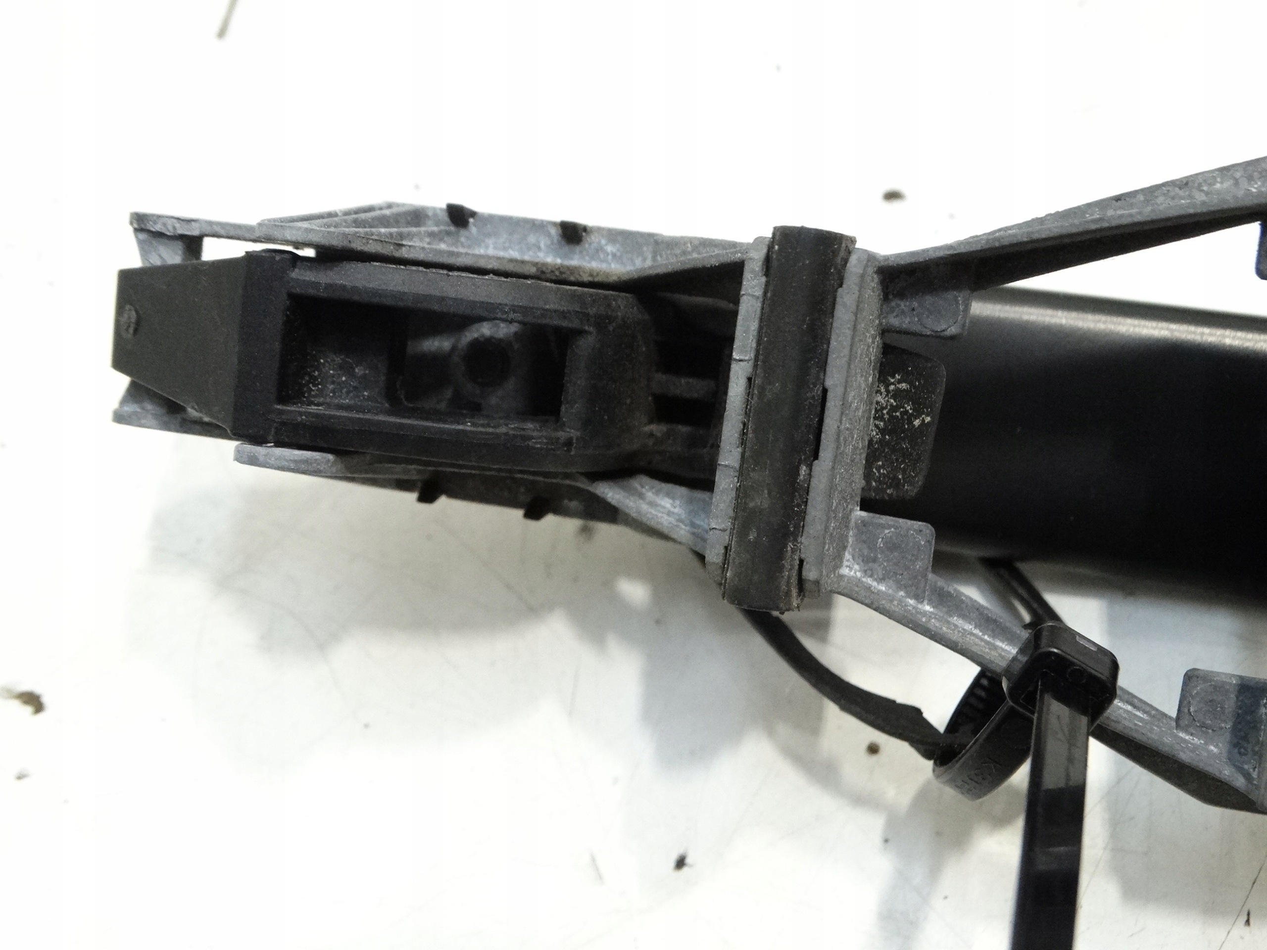 handle exterior left front VOLKSWAGEN POLO 9N LIFT