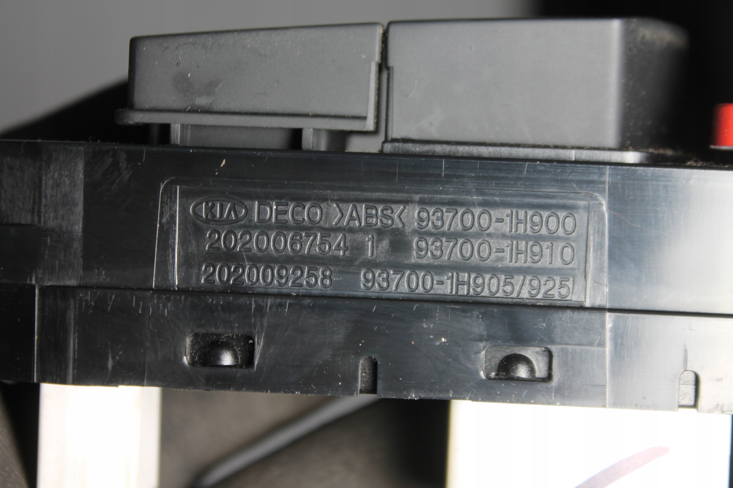 switch of warning lights 93700-1H900 CEED LIFT 09-12