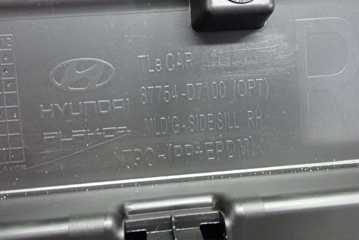 HYUNDAI TUCSON III 15- moulding threshold right 87754-D7100