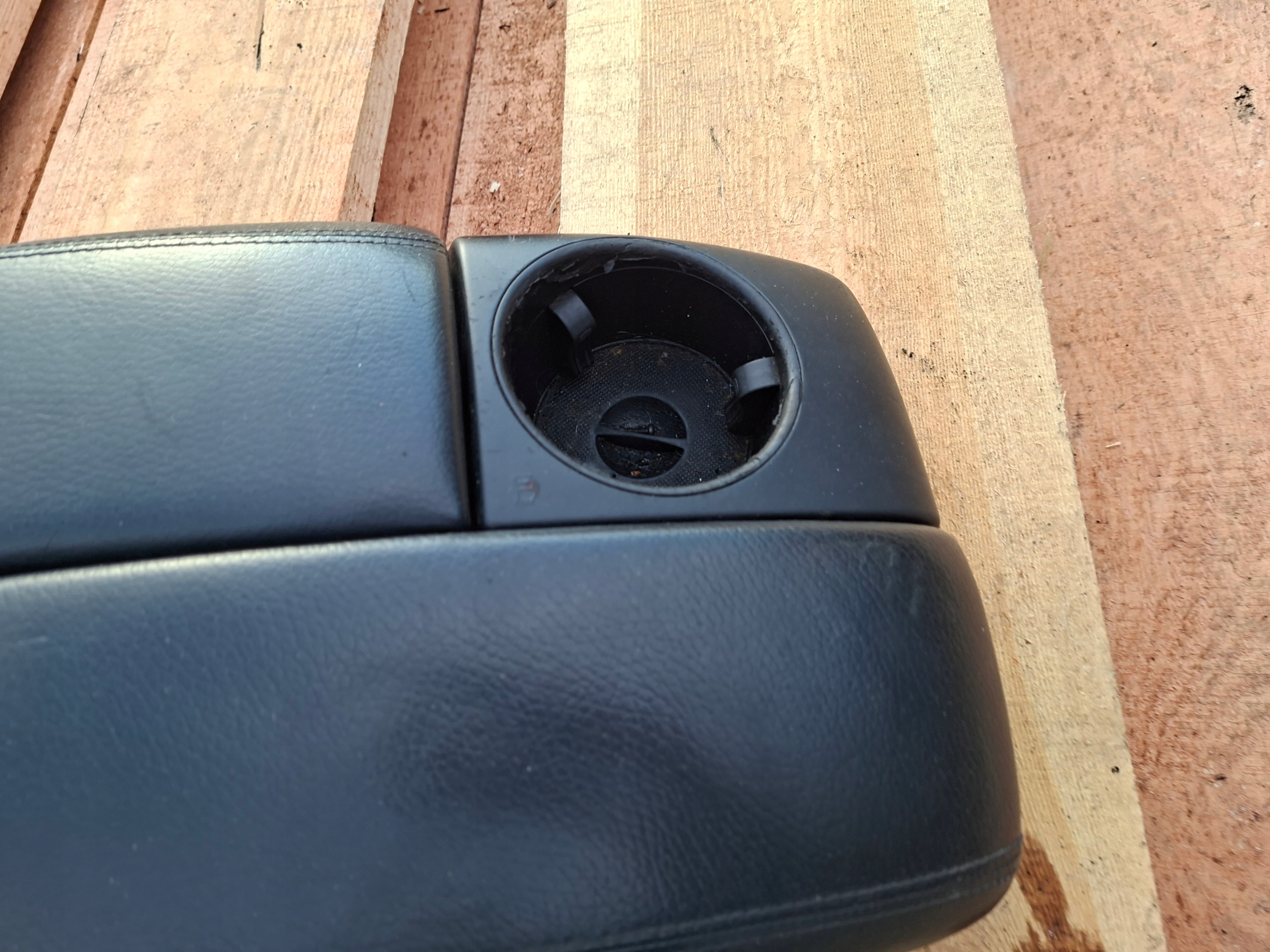 armrest TUNELU SRODKOWEGO front AUDI Q7 4L1864207