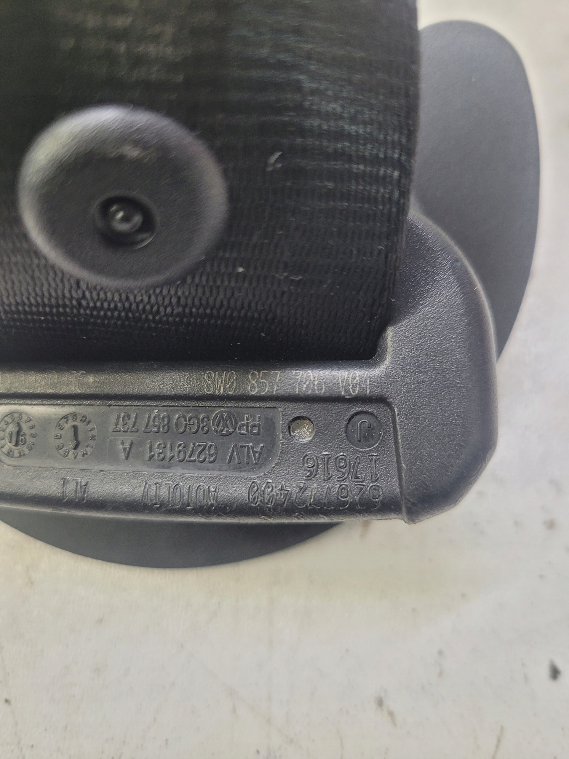 tension belt right front AUDI A4 B9 8W0857706 original !!