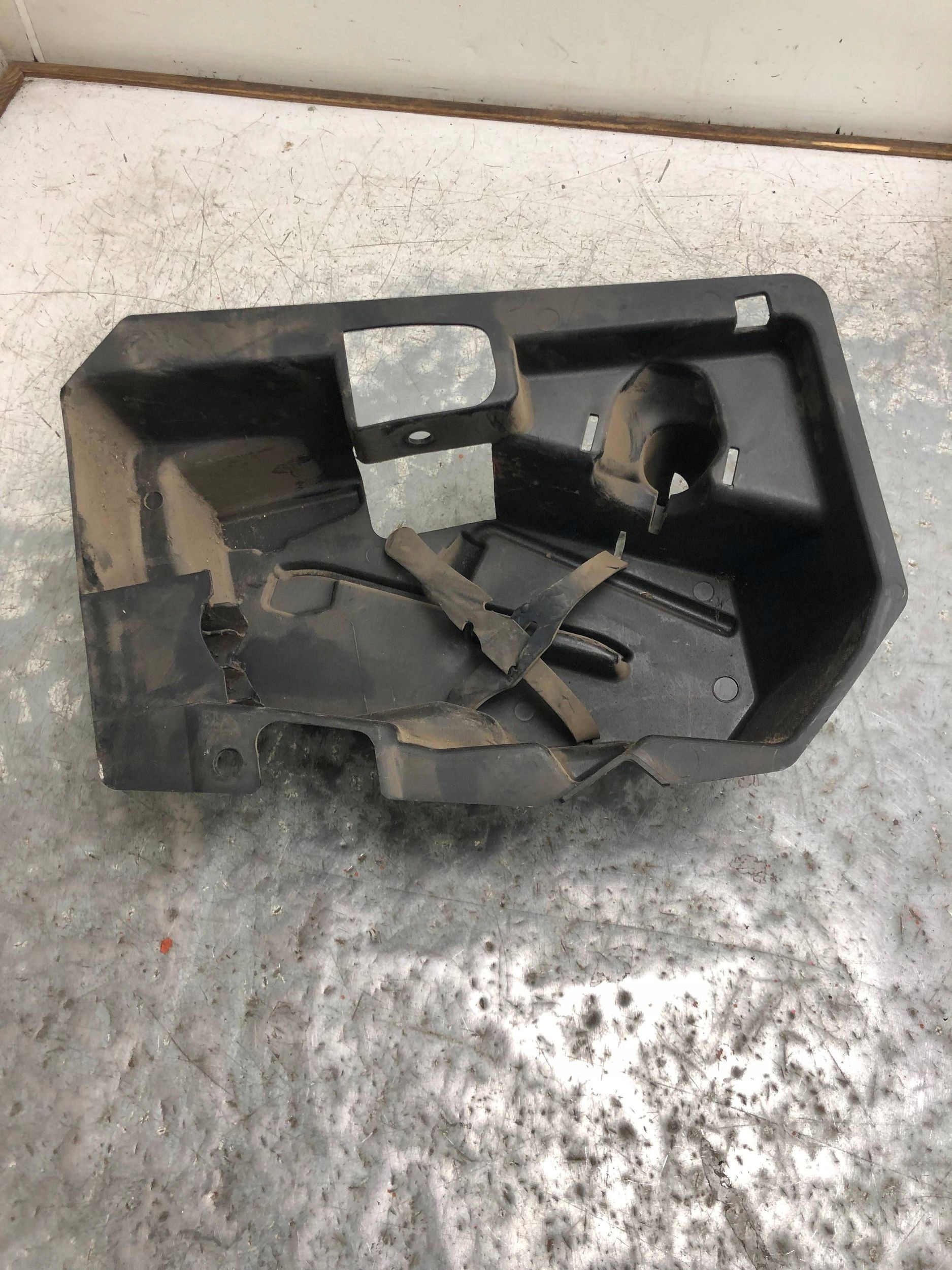passenger compartment boot floor well VW TOURAN and 1T0012115