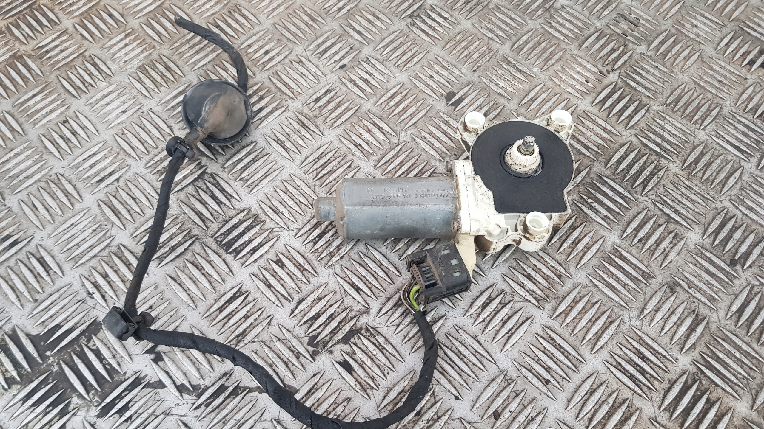 MERCEDES W209 mini motor PODNOSNIKA right rear part