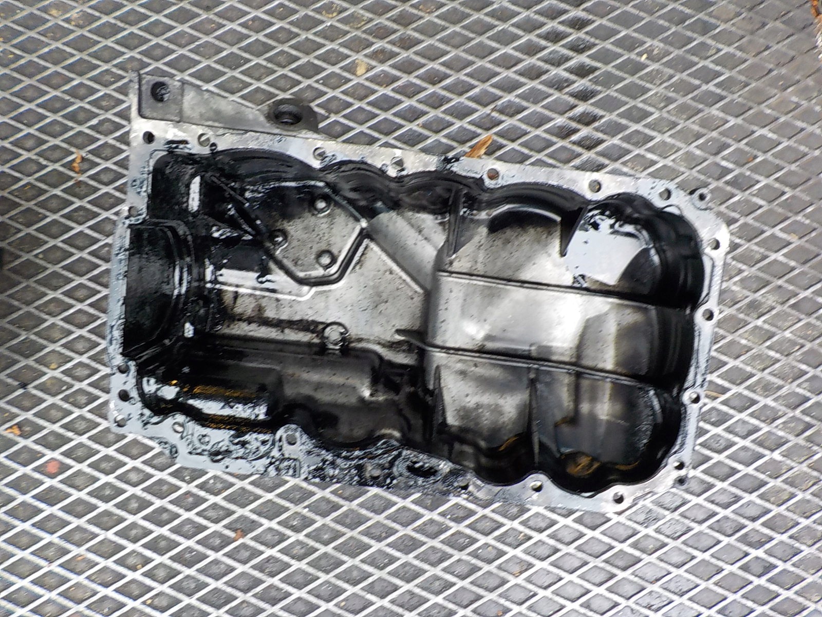 BMW E91 2.0 D original oil sump 13992010