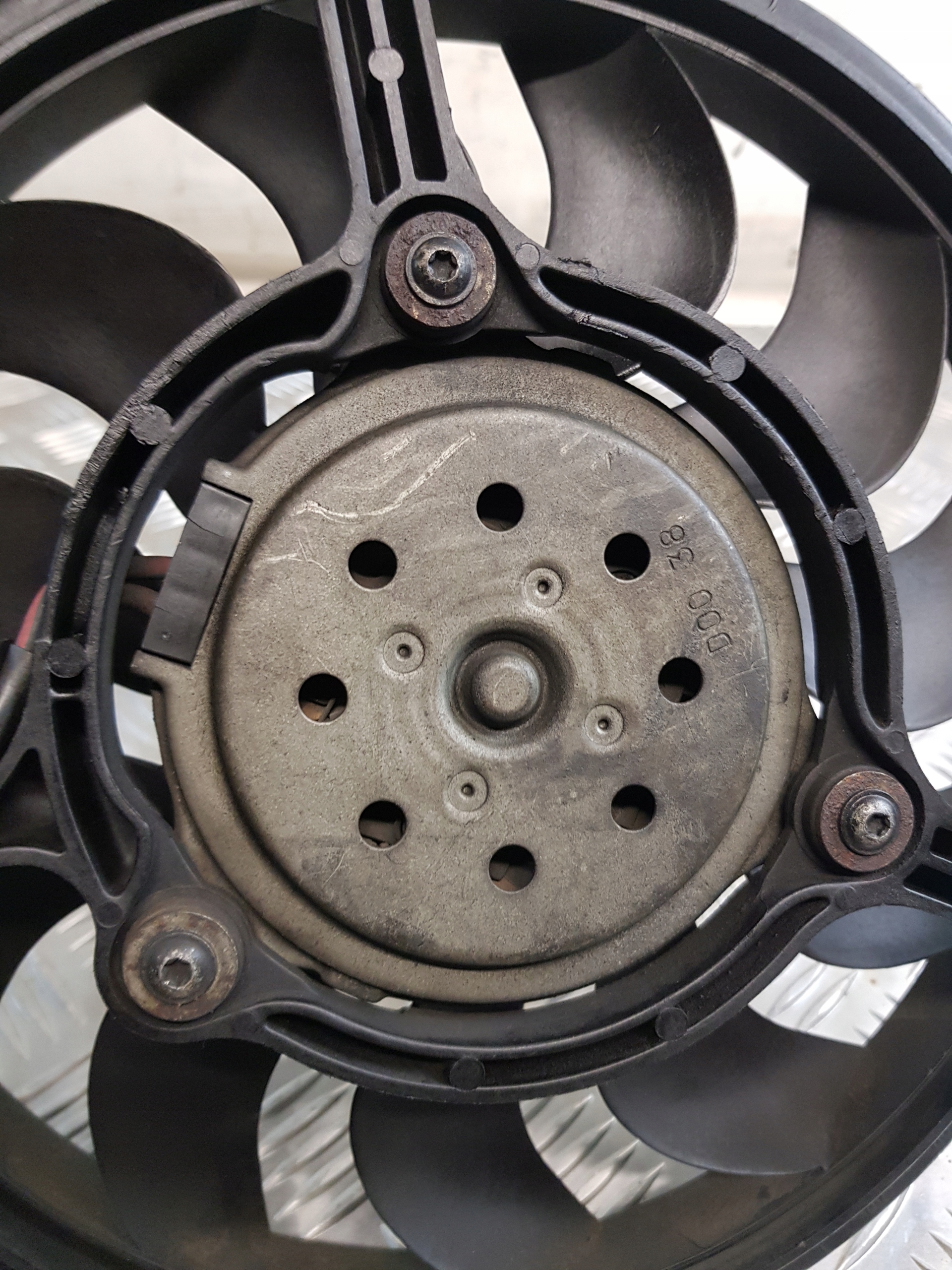 ventilátor chladiče AUDI A6 C5 1.8T 869228X