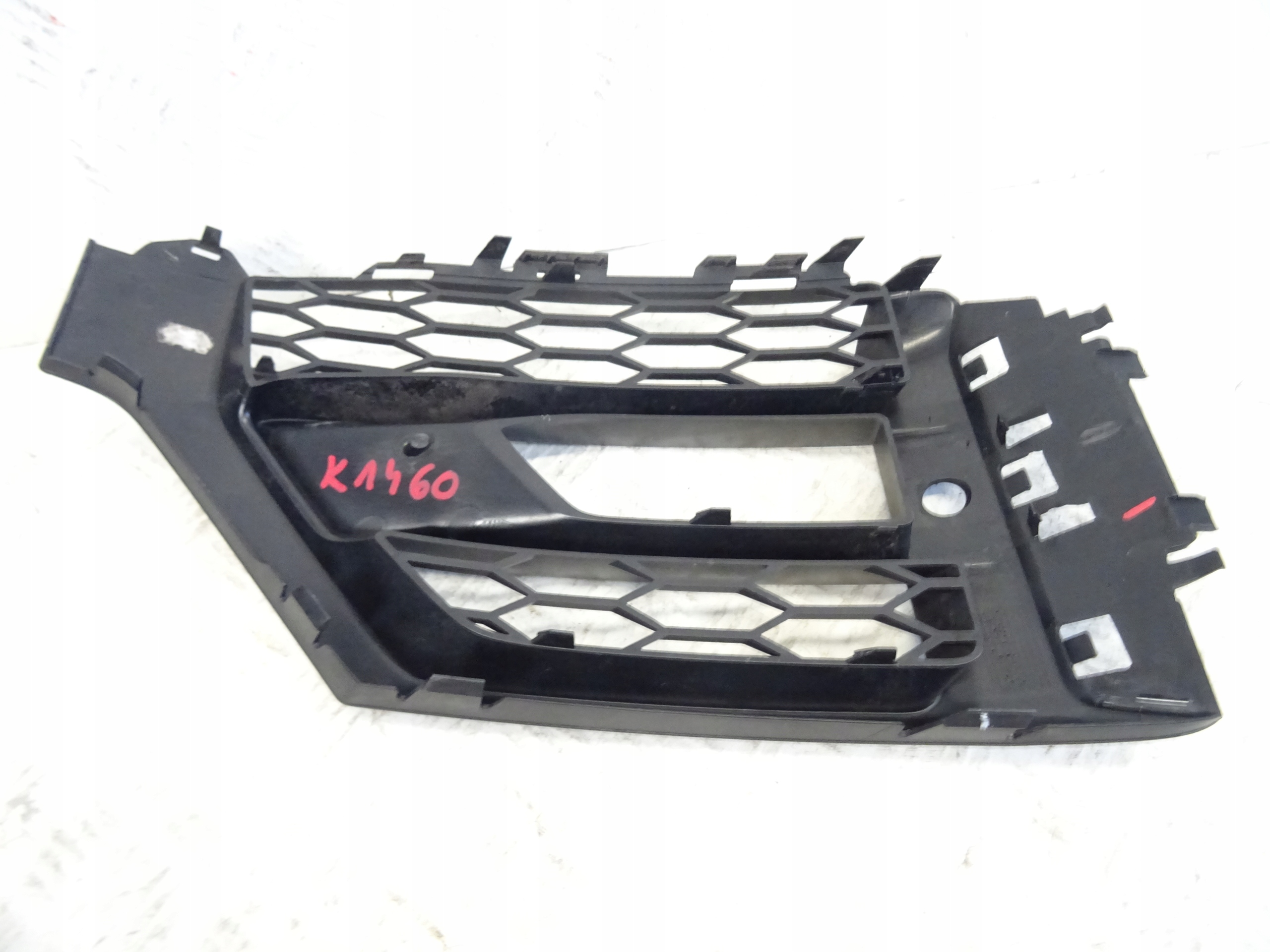 grid of a bumper front front left AUDI Q2 S-LINE 81A807681L