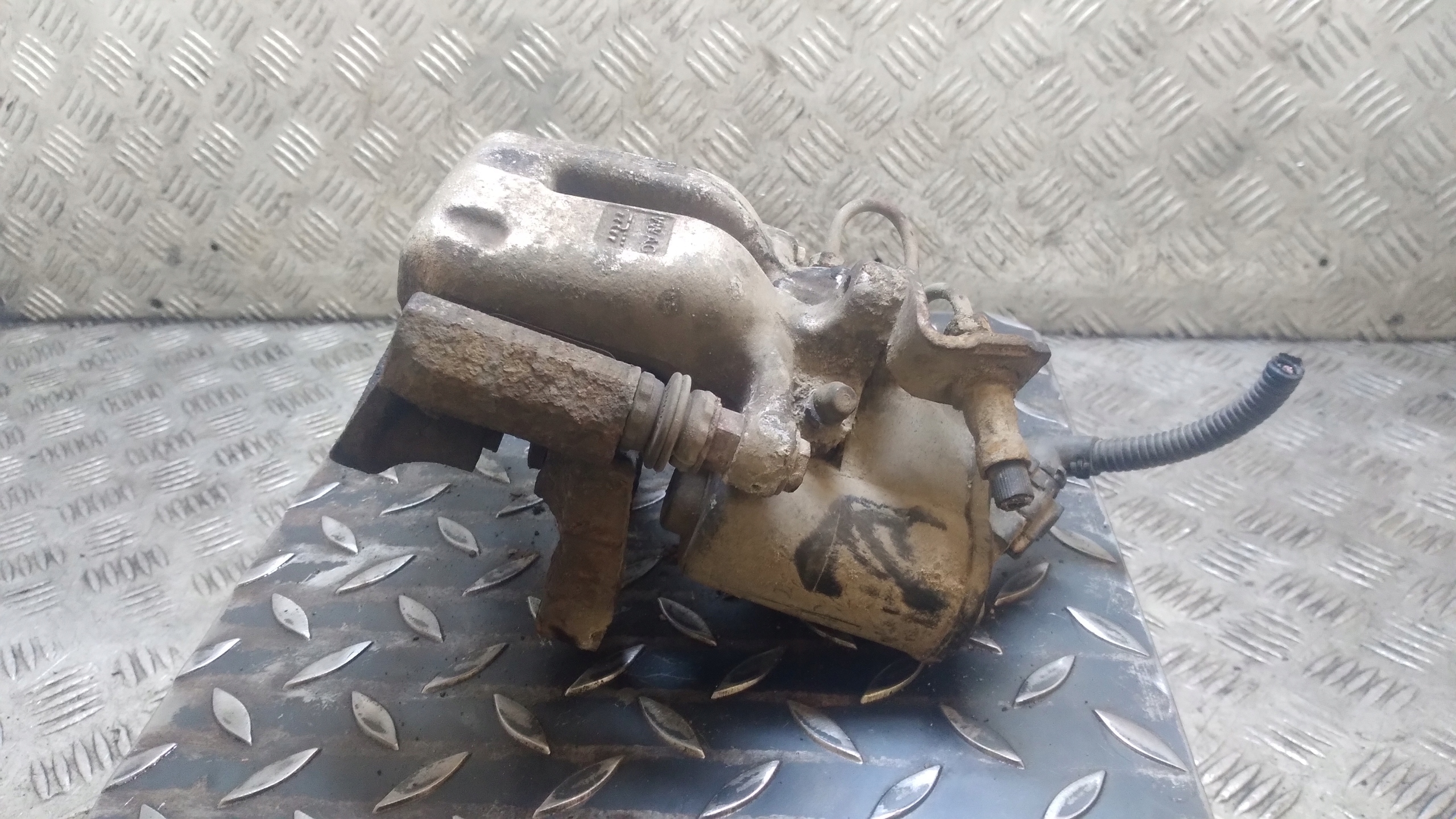 caliper brake right rear part rear VOLKSWAGEN PASSAT B6