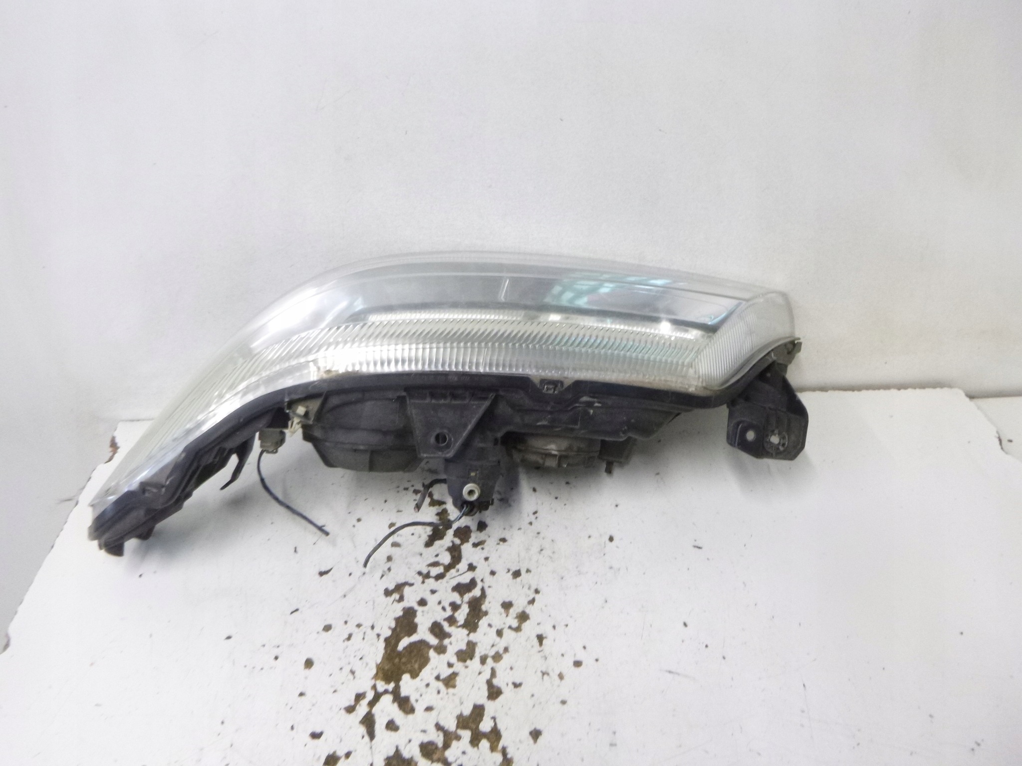 light front Renault Laguna II 2004r. 7701048927