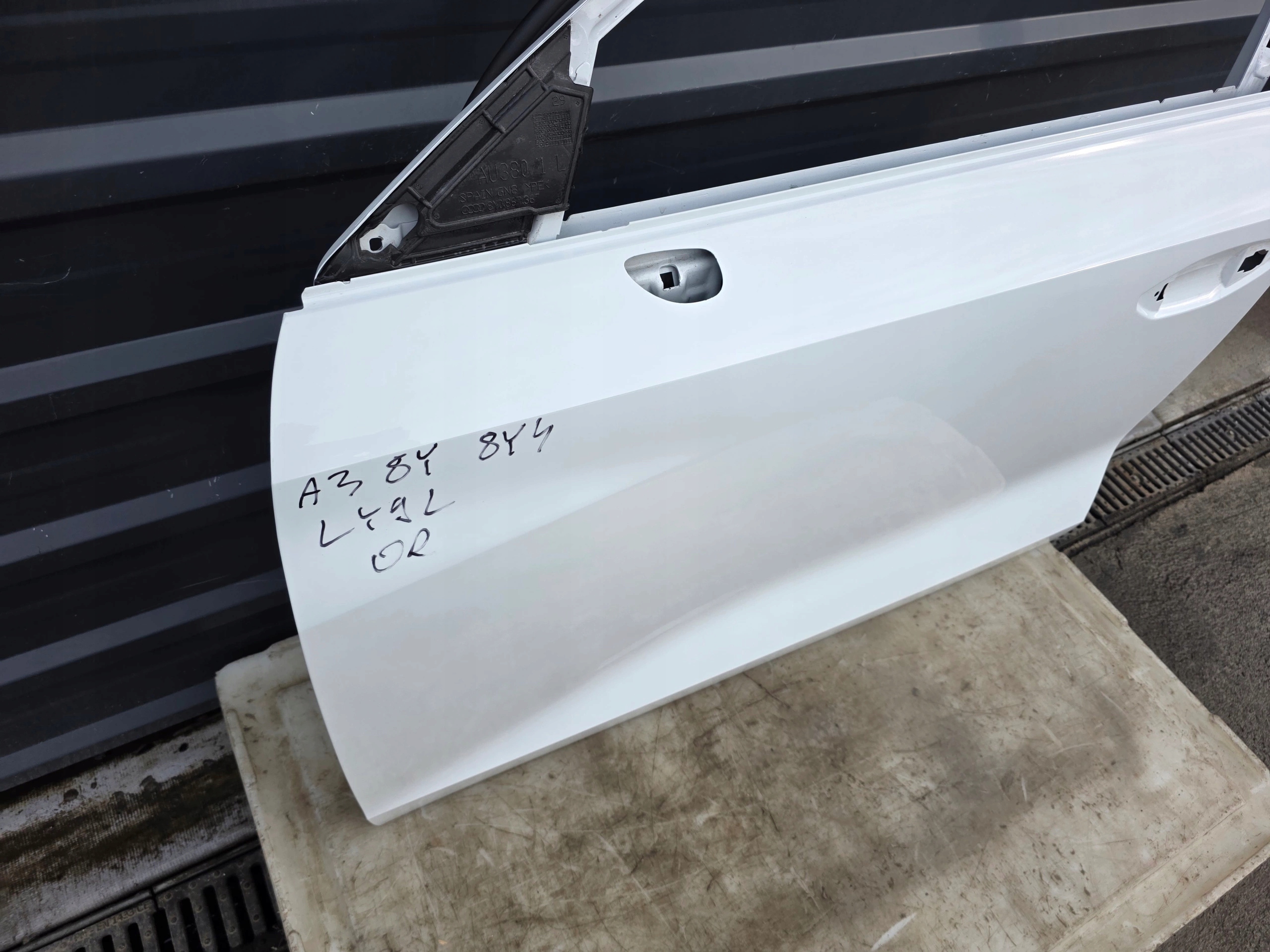 door left front AUDI A3 8Y 8Y4 SPORTBACK LY9L original !!!