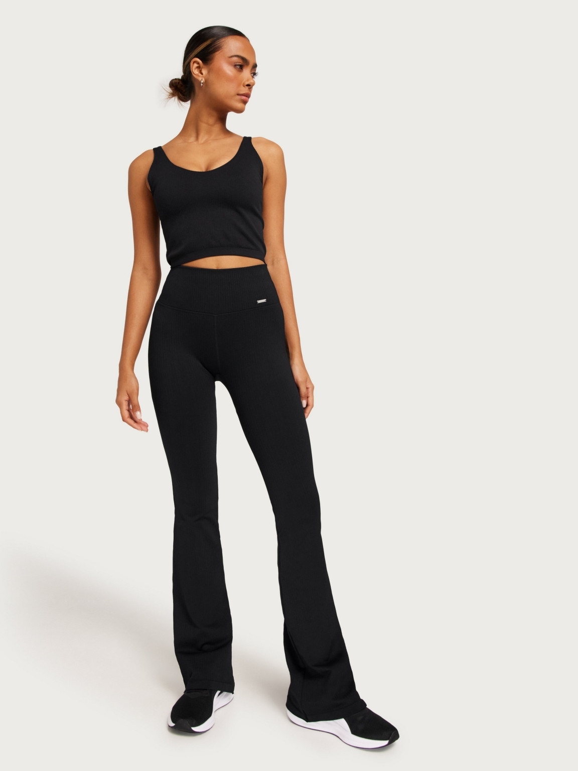 DZWONY PRĄŻKI XTK NG5__S AIM'N CZARNE SPORTOWE SPODNIE