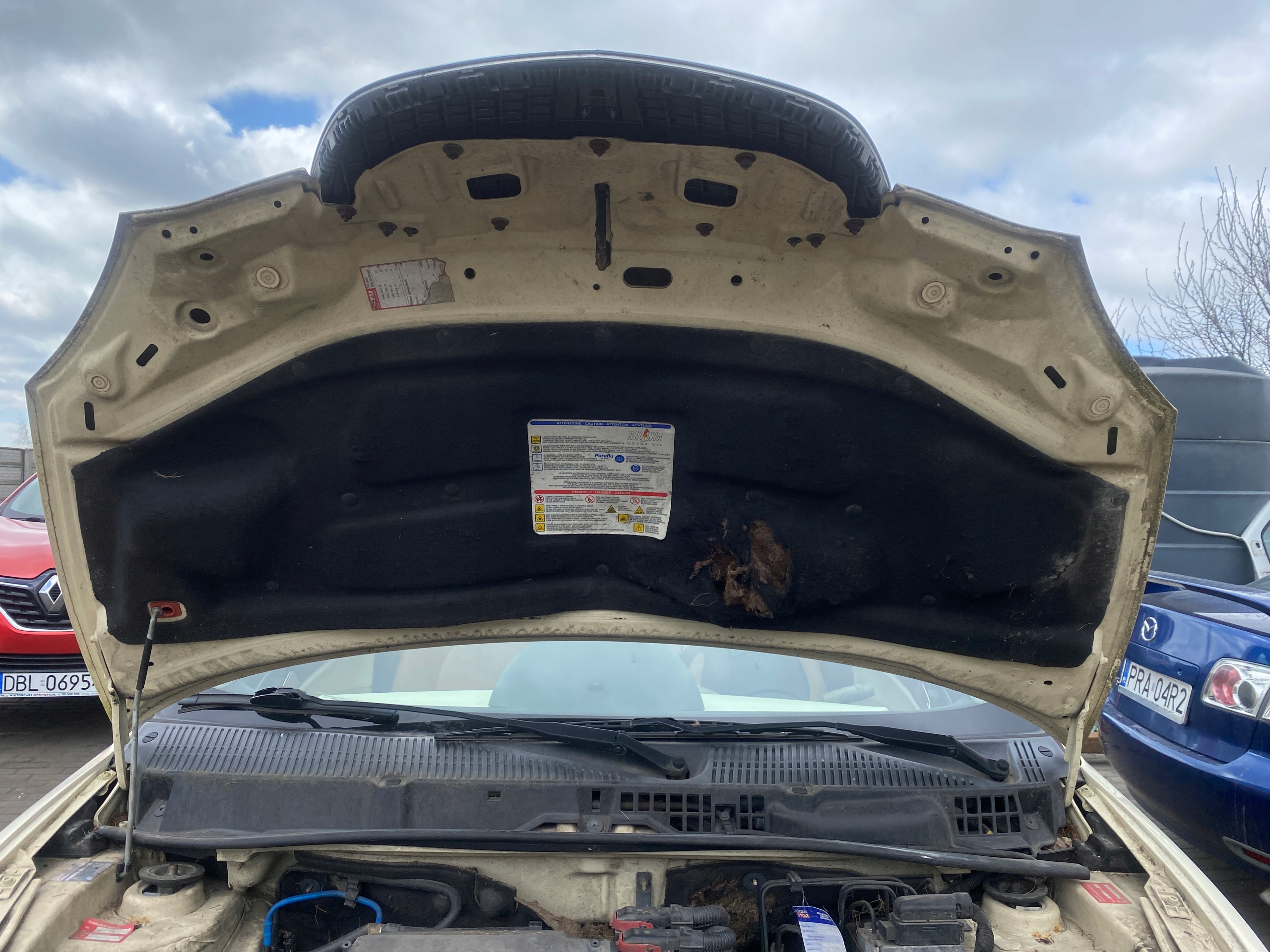 Lancia Ypsilon 03-09 cofano Coperchio SILINKA kod lakieru 228