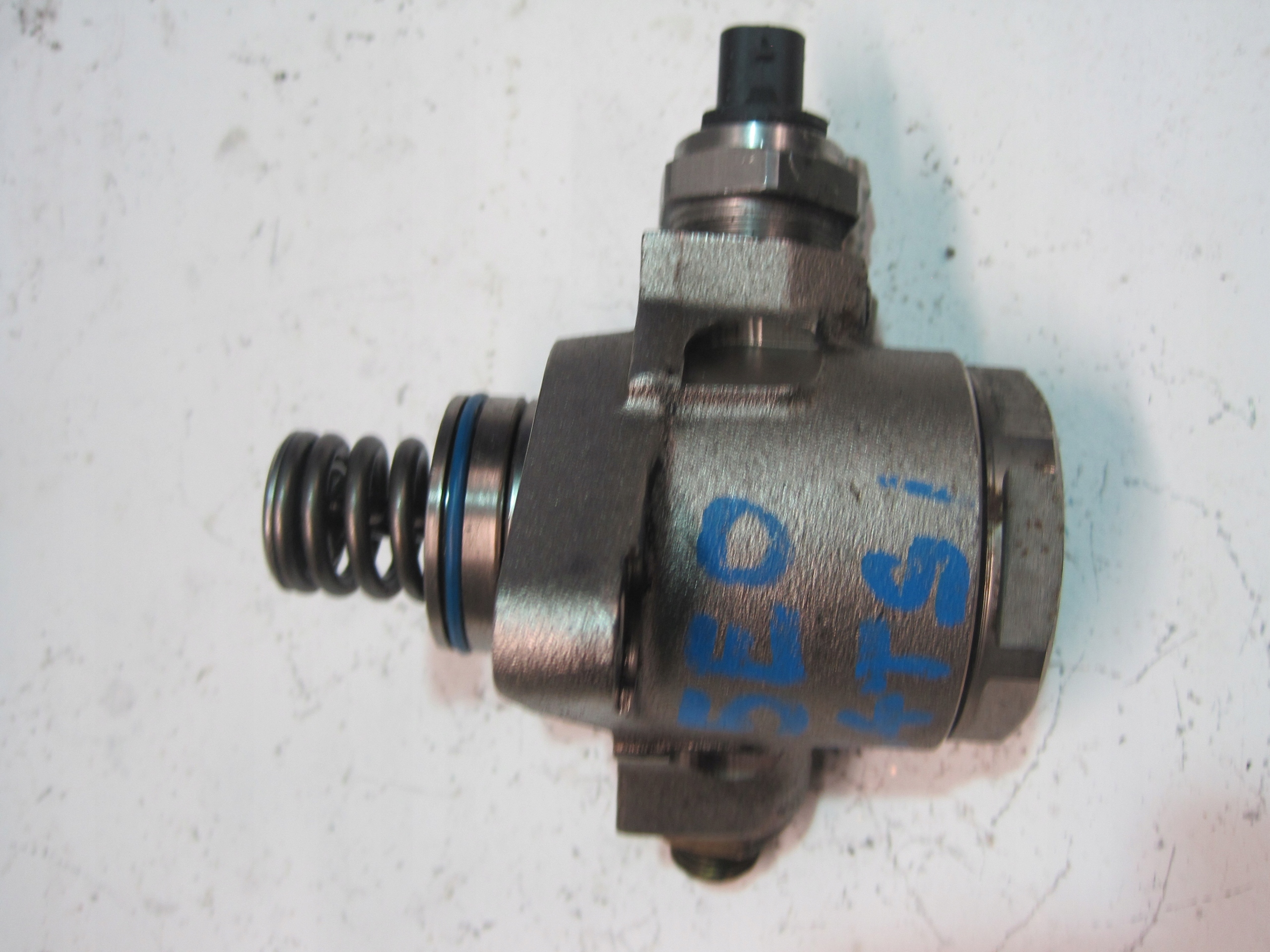 feed pump VW GOLF 1,2TSI 04E127026T