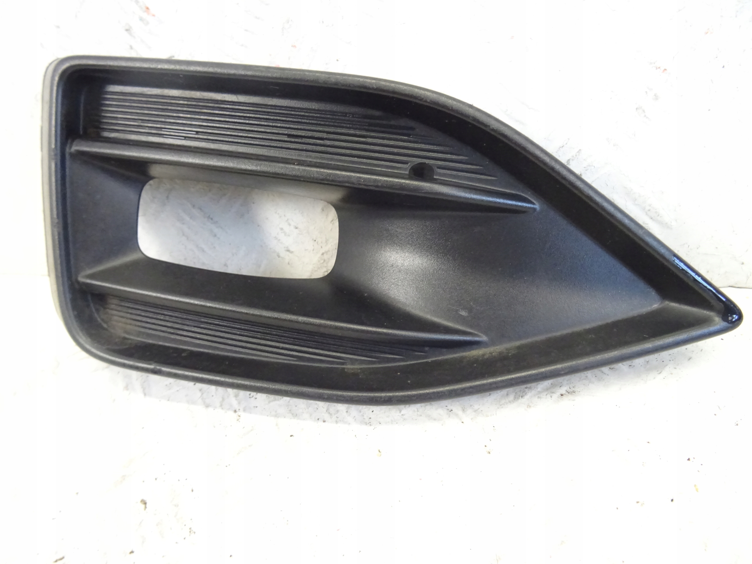 grid of a bumper front front left SEAT TARRACO 5FJ853665B