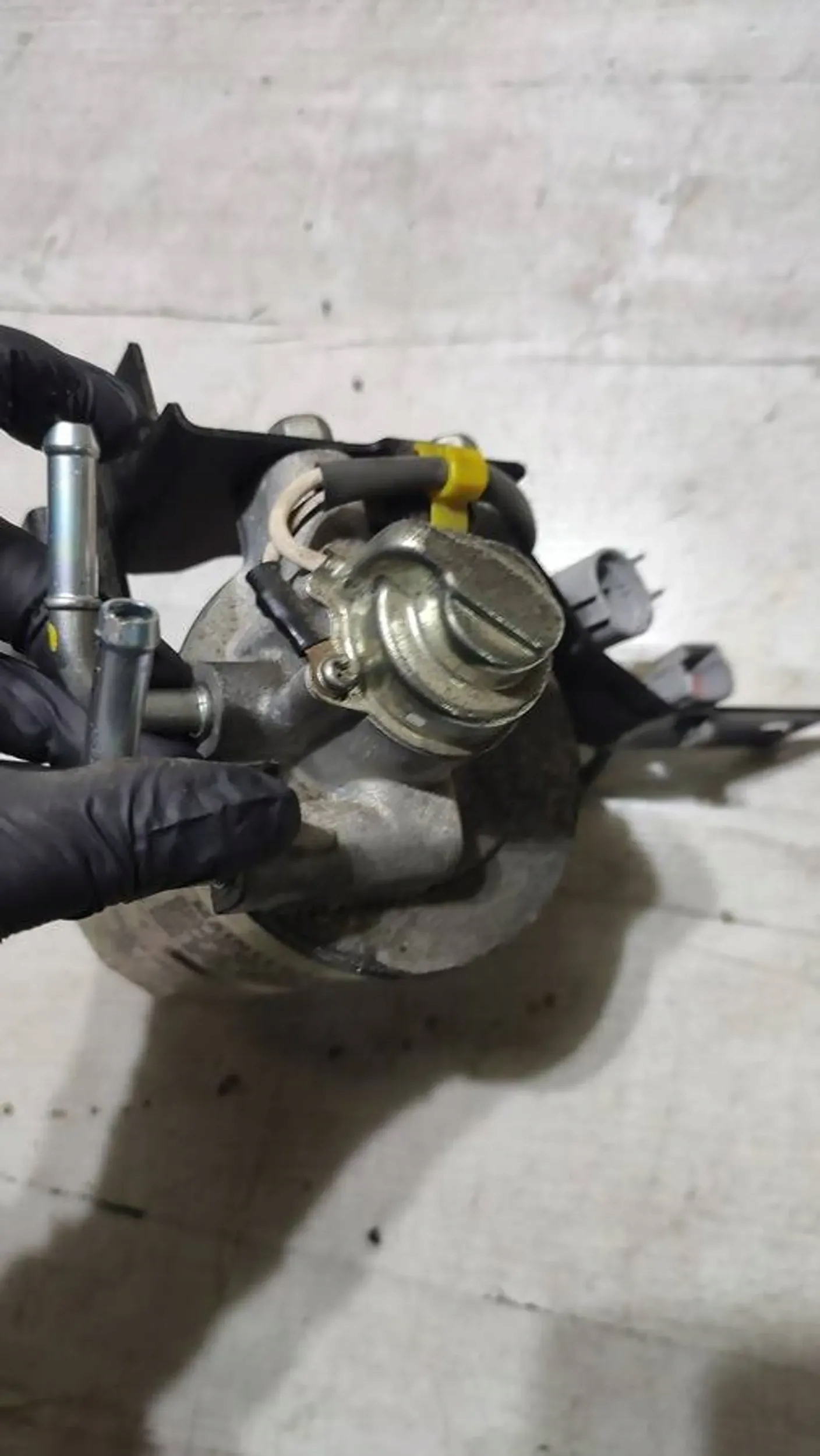 Mazda 3 III BM 17r 1.5d filter goriva držač držač