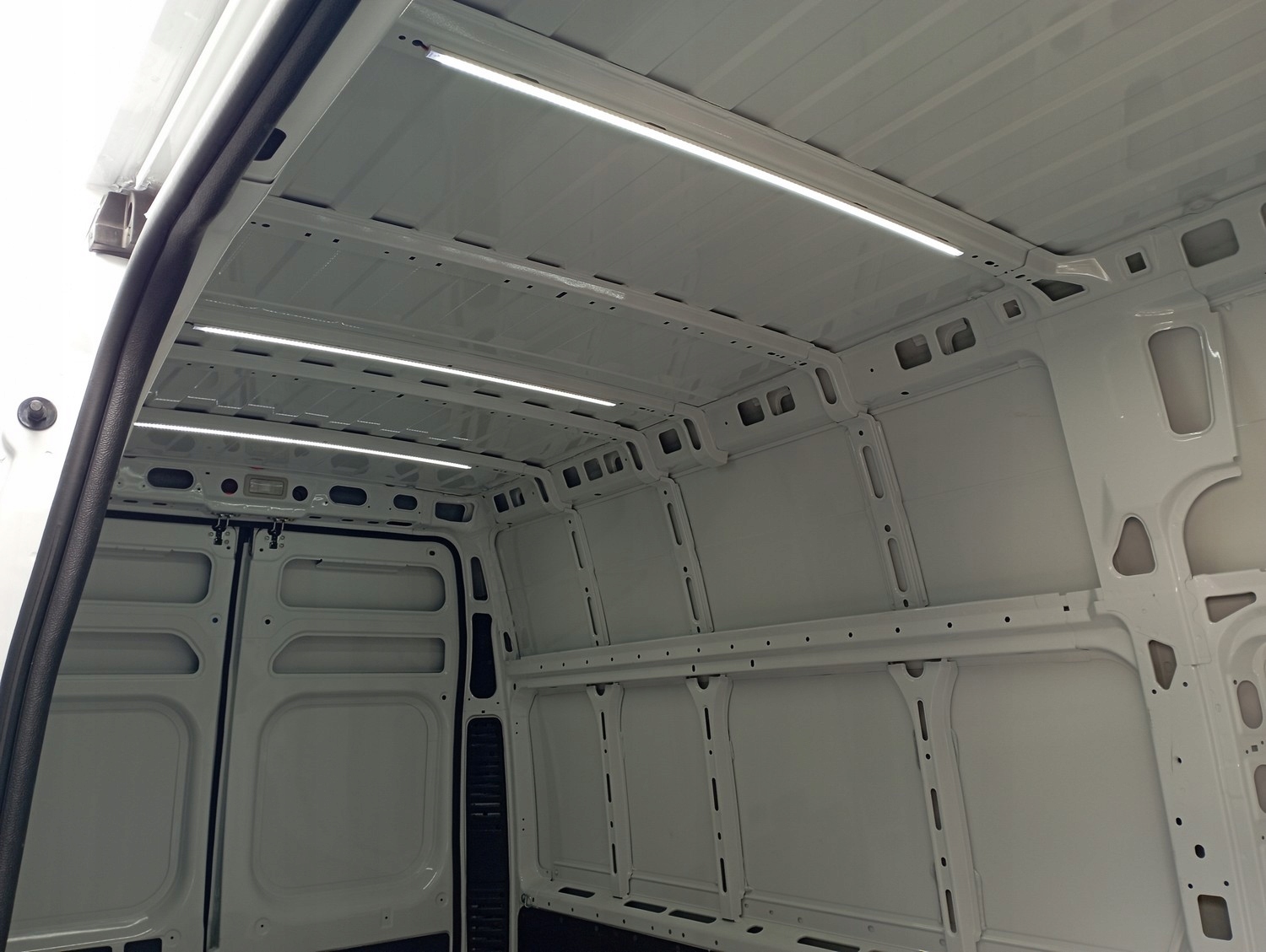 Oświetlenie LED kabiny paki busa auta 100cm PL12 Producent części AQUALED