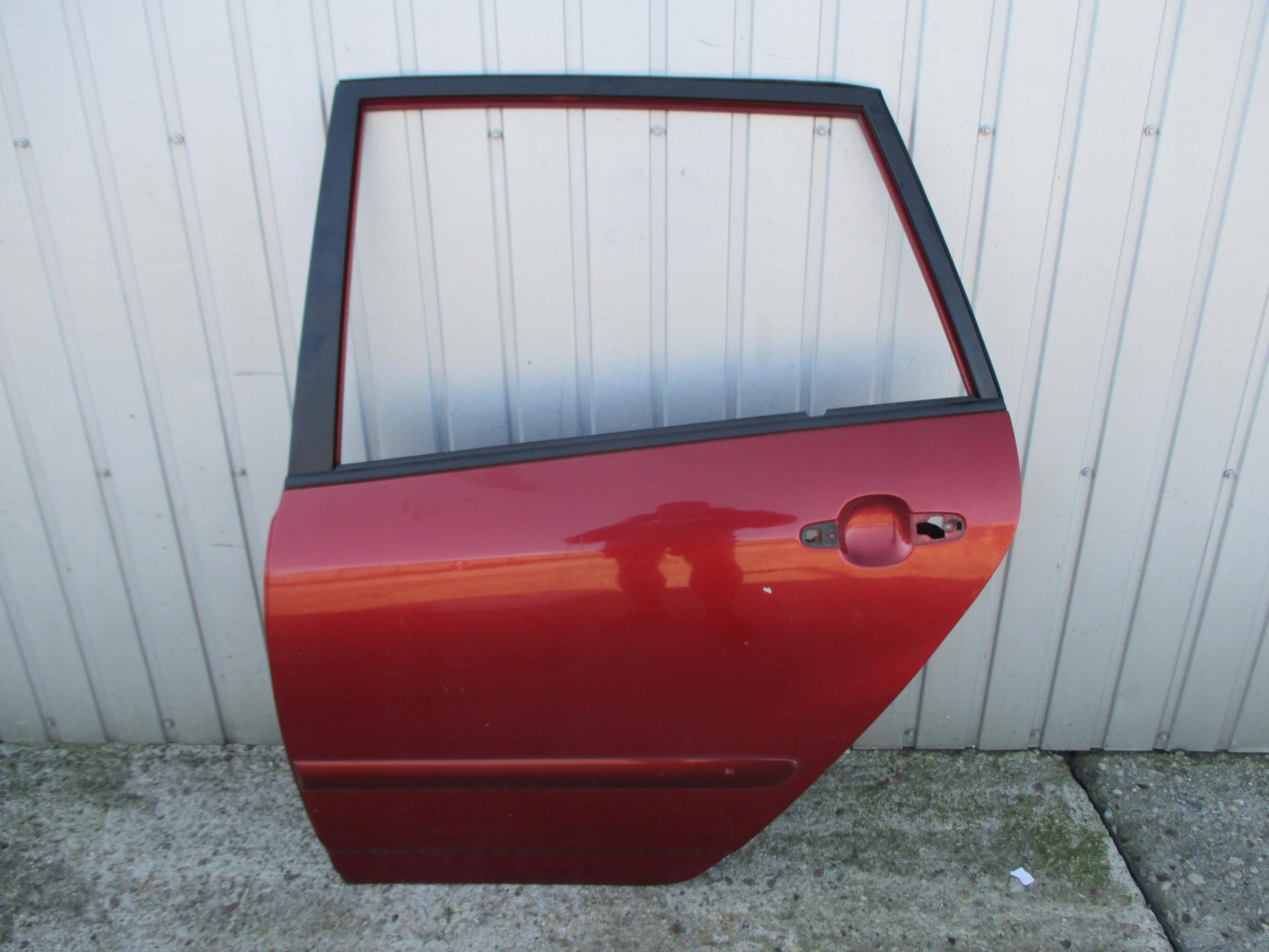 TOYOTA COROLLA VERSO 01-04 DRZWI LEWE TYLNE