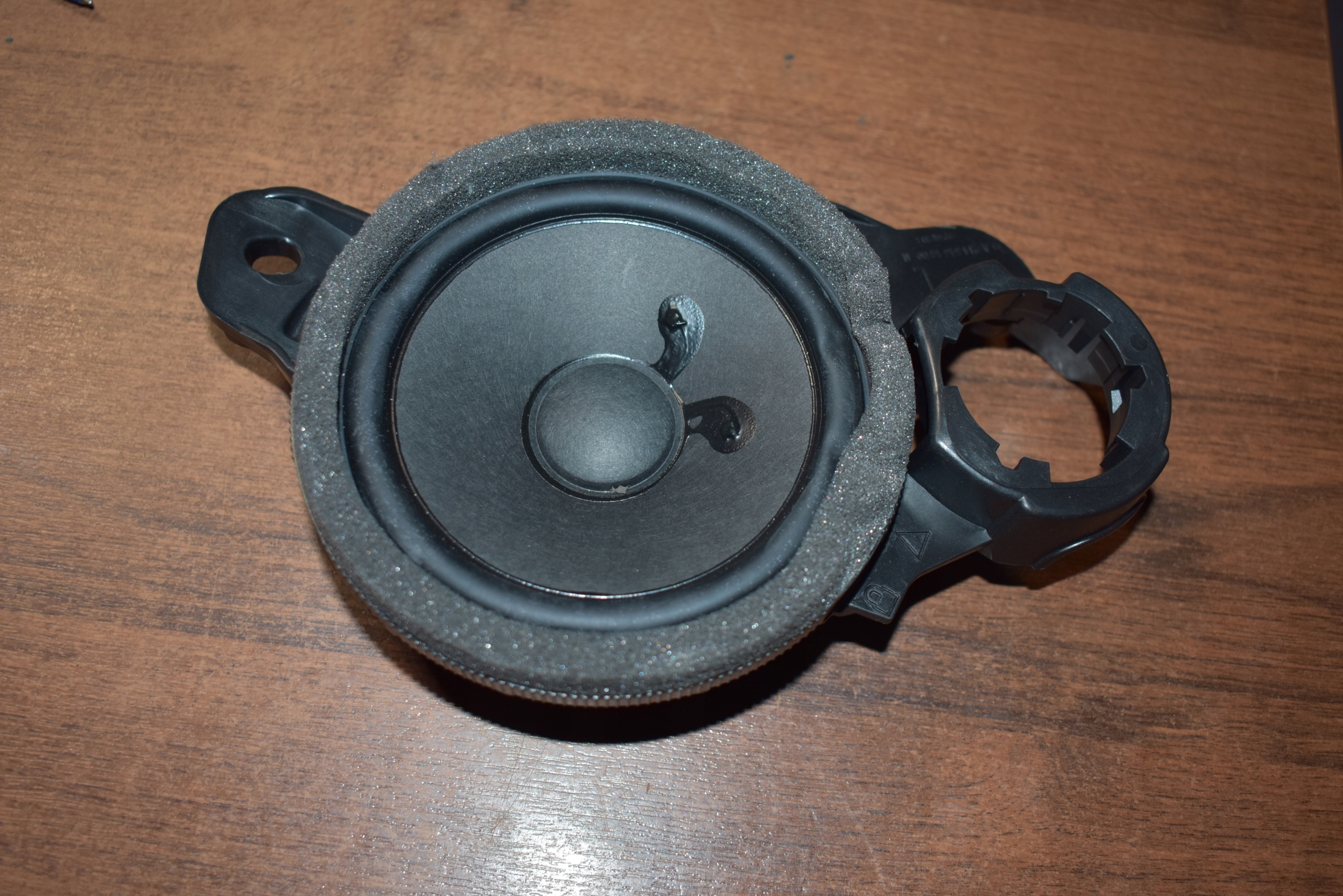IDEALNY speaker left MERCEDES W214 1