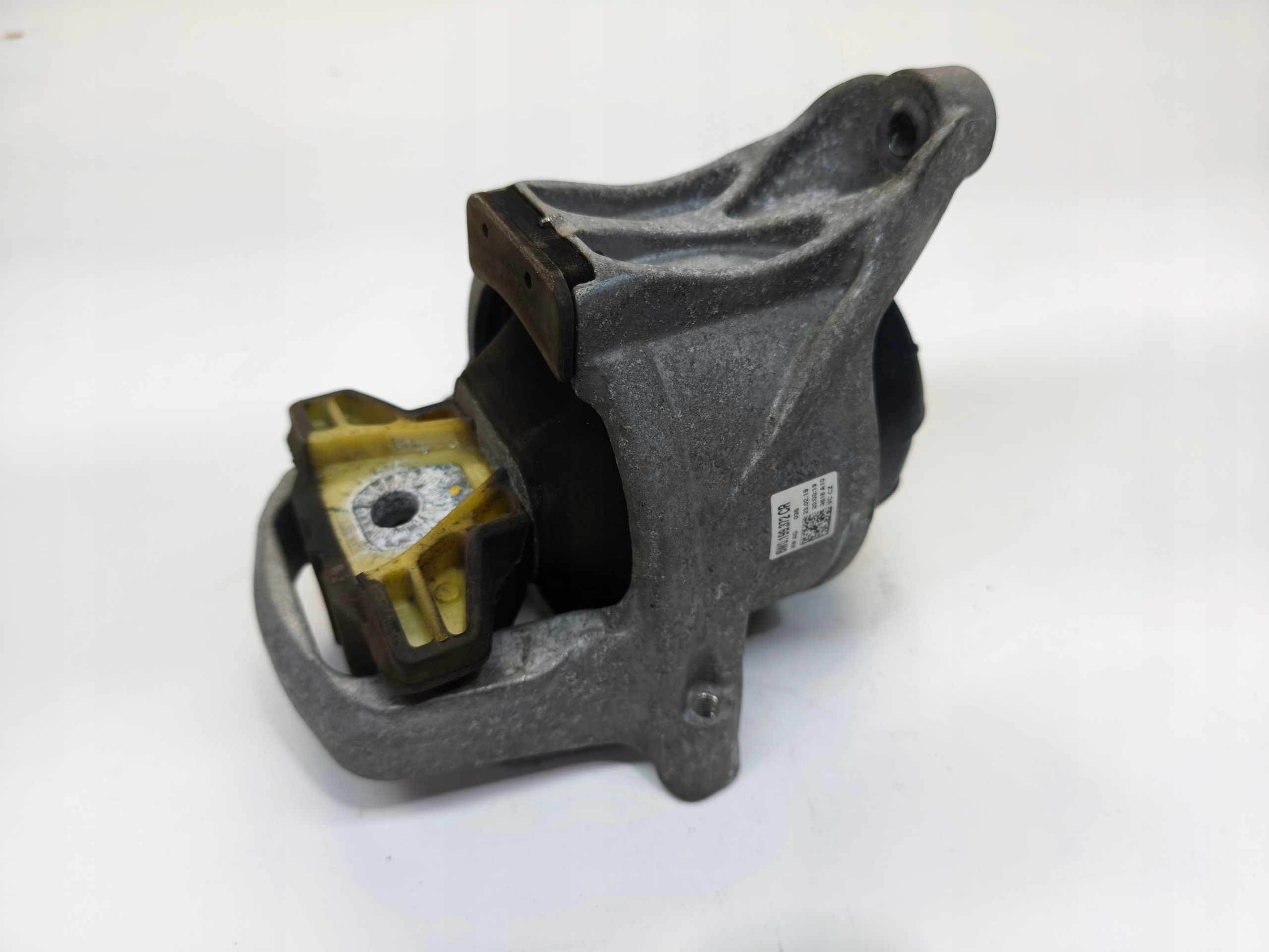 support engine mount right AUDI A4 B9 A5 8W 2.0 TFSI 8W0199372CR