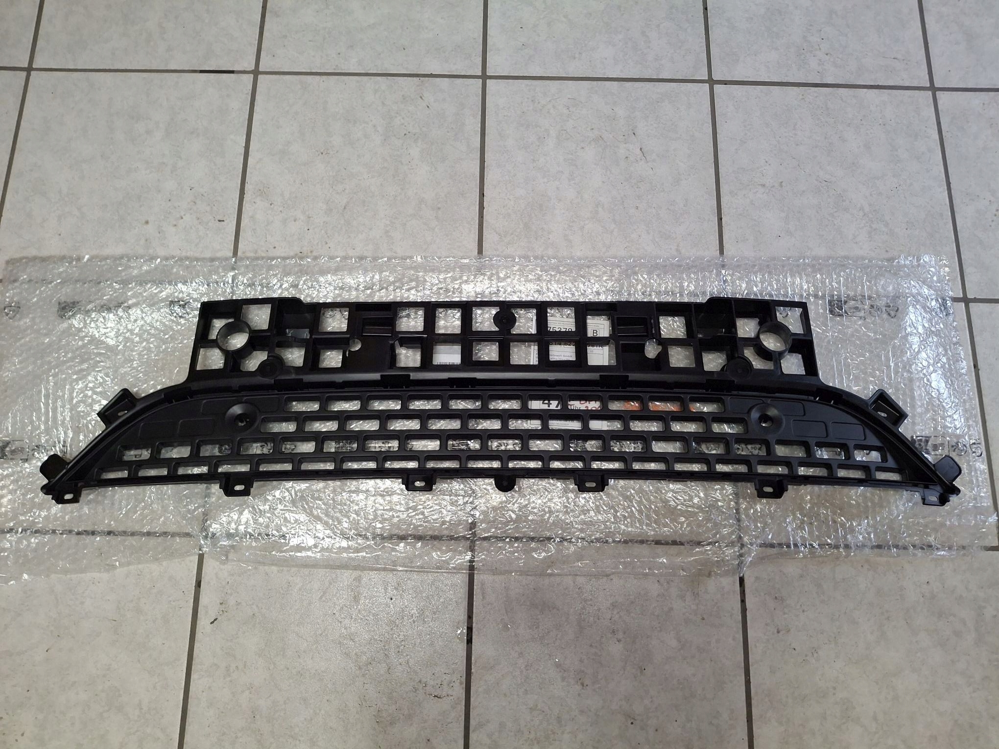 grid of a bumper central front RENAULT MASTER III LIFT 2020R->