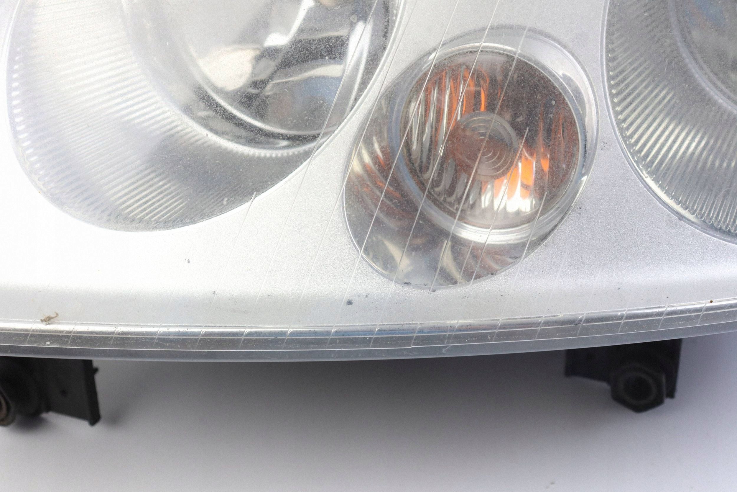VW TOURAN and light front left front EUROPA 1T0941005E