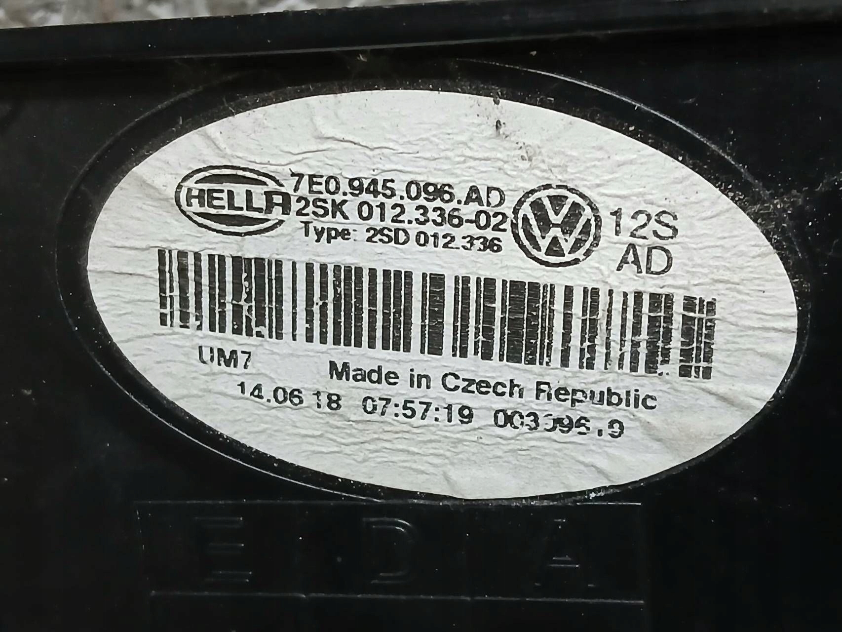 light rear part right VW T6 T-6 to the bonnet 7E0945096AD