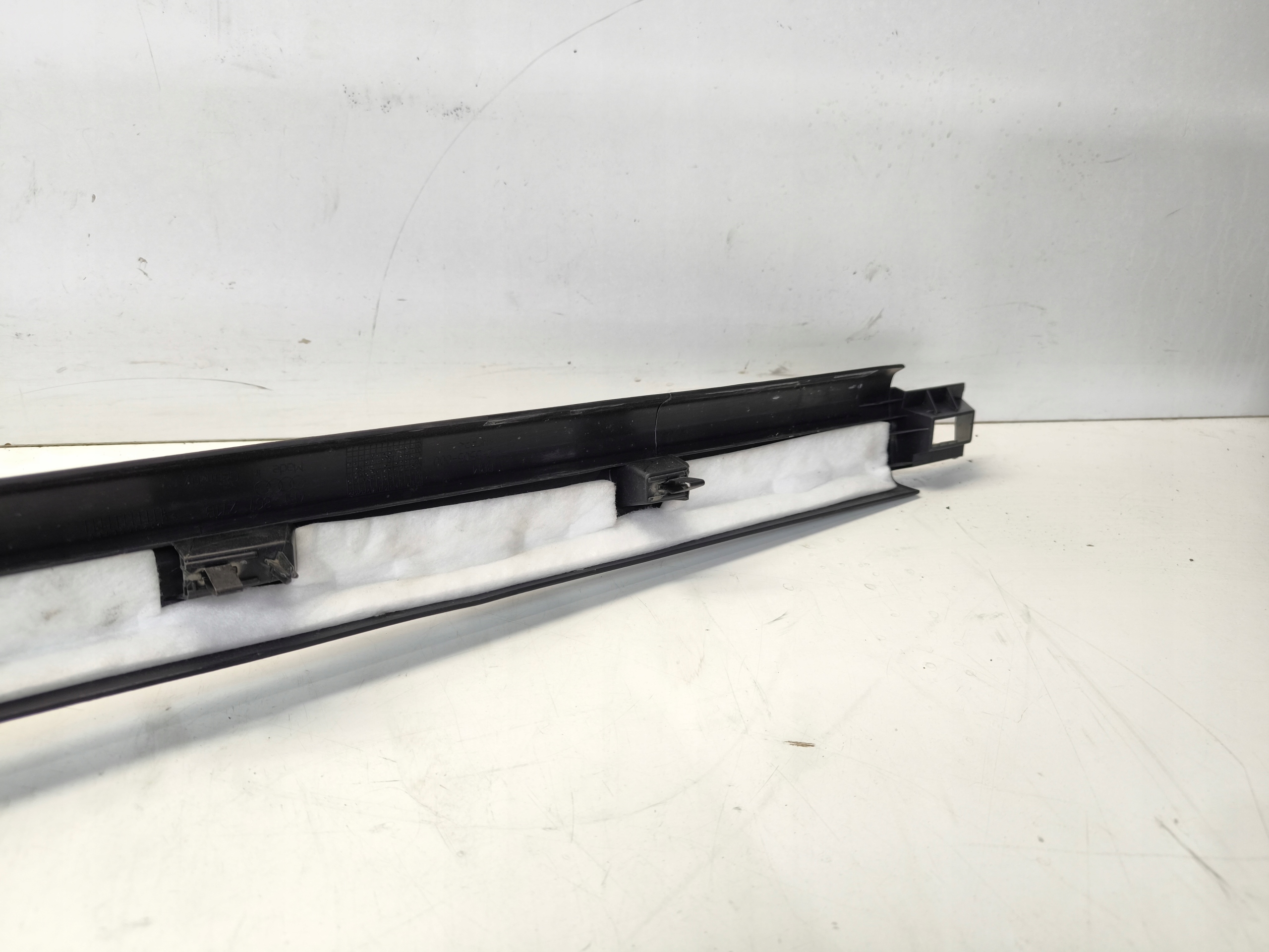 cover cap of the threshold left AUDI A6 C6 2004-2011 4F1867271B black