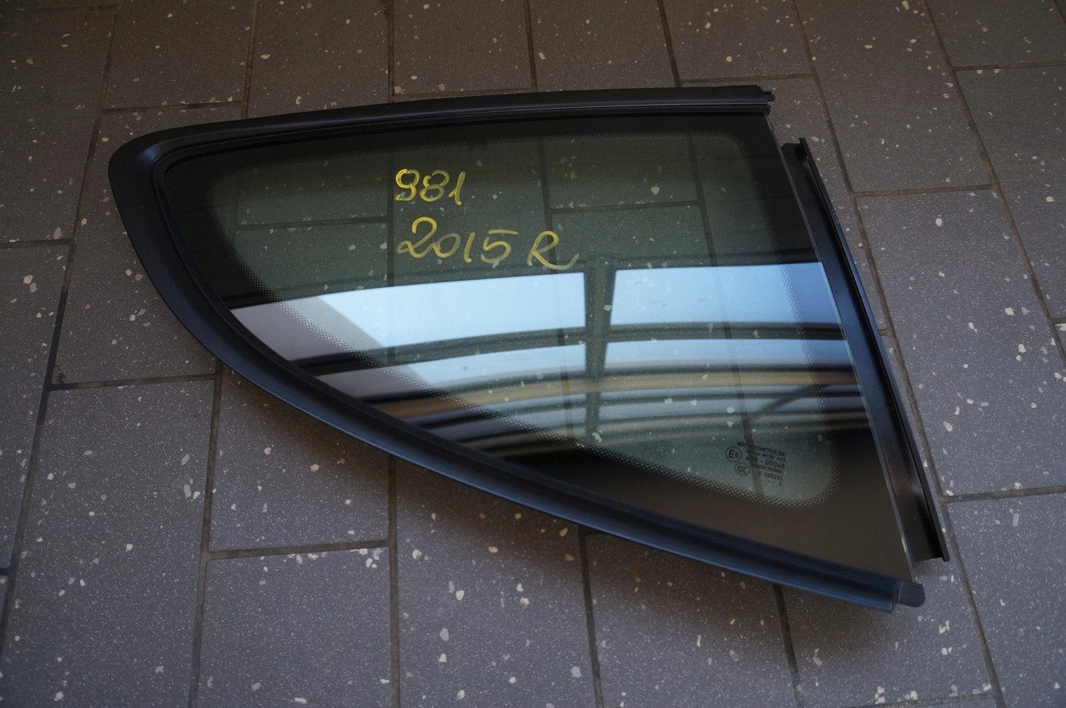 SZYBA KAROSERYJNA PRAWA PORSCHE CAYMAN 981 2015