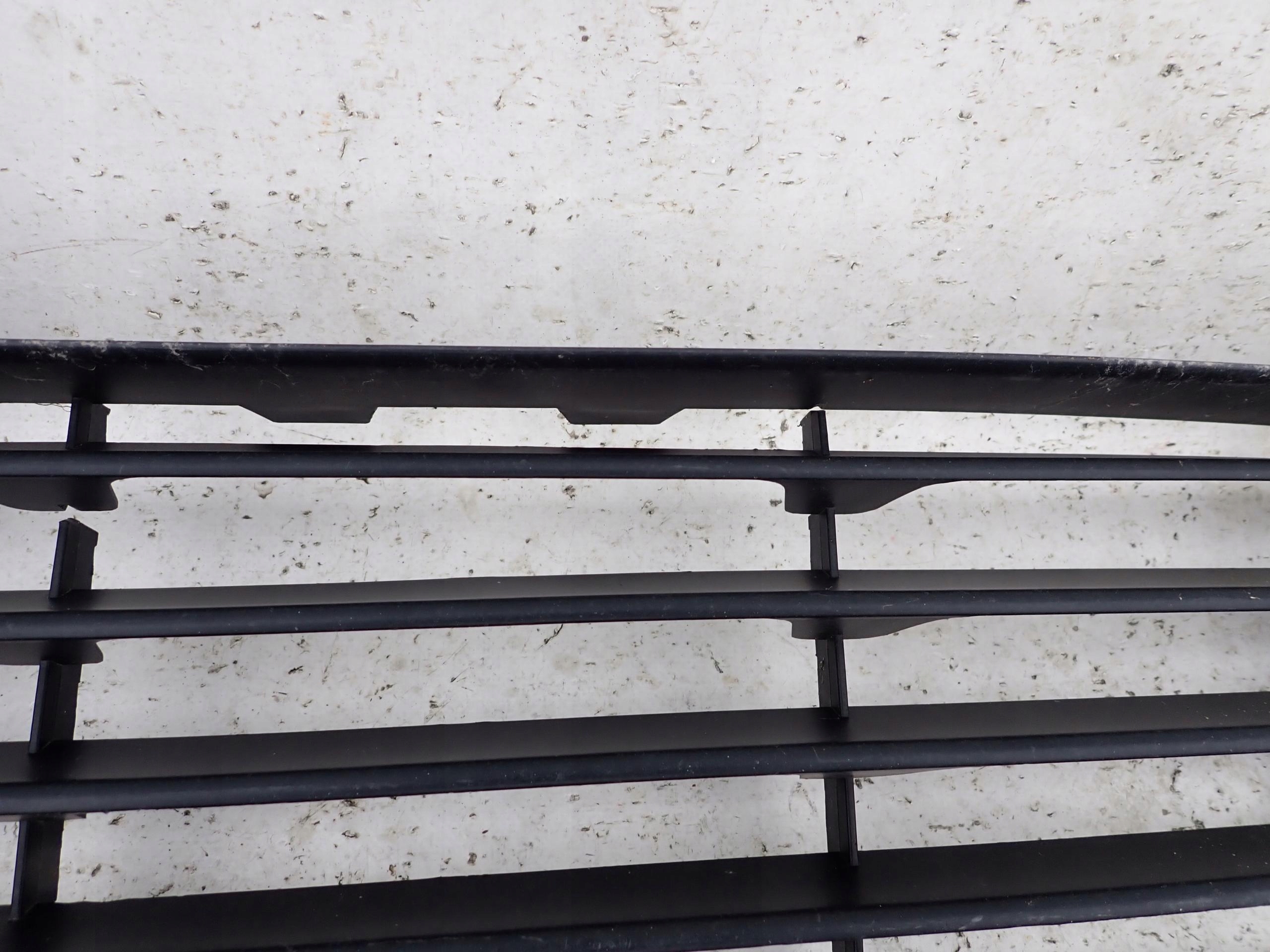 PORSCHE CAYENNE 7L TURBO 02- grid of a bumper front
