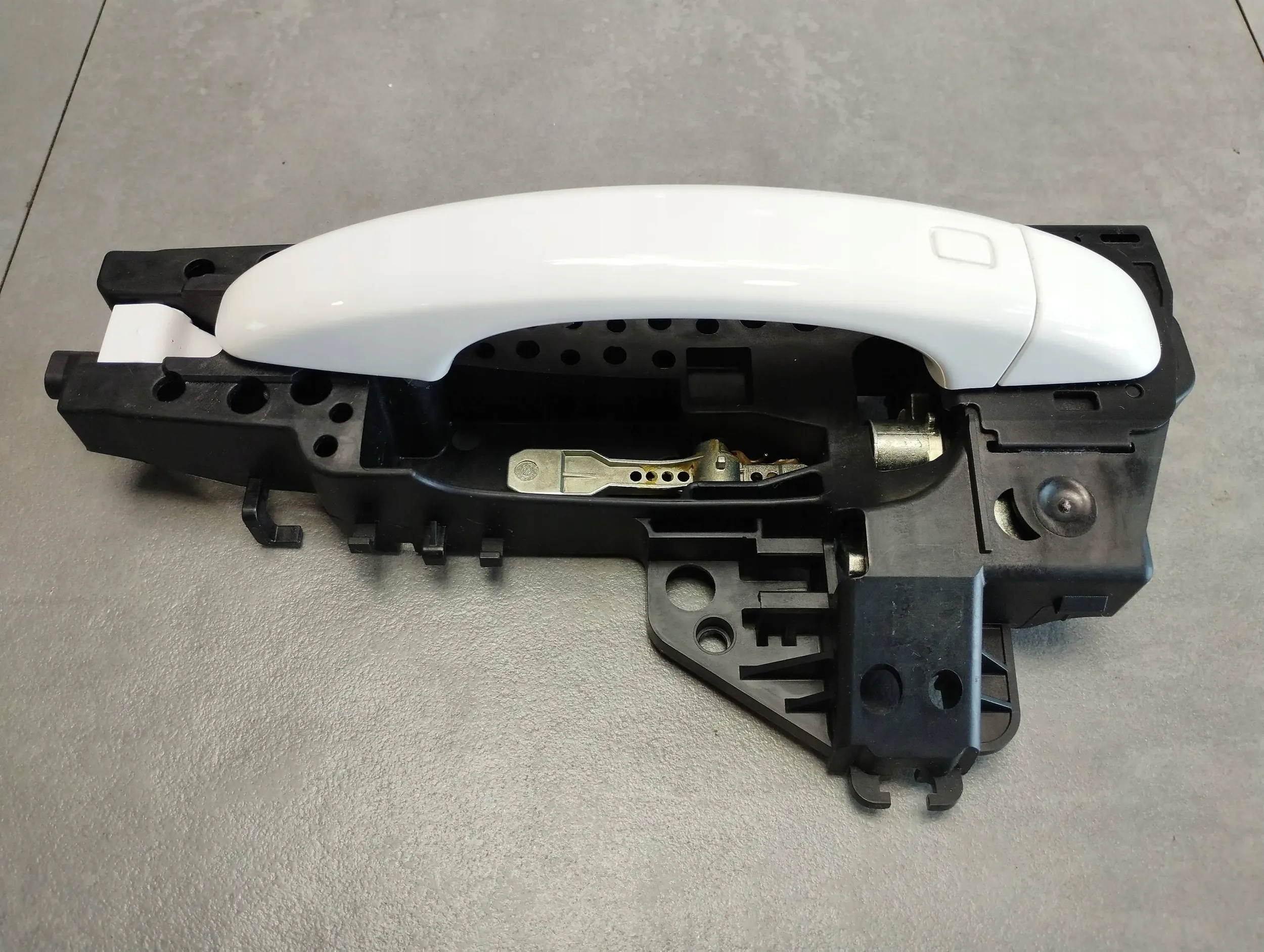 Audi A5 Sportback 8TA handle left rear part LY9C KESSY