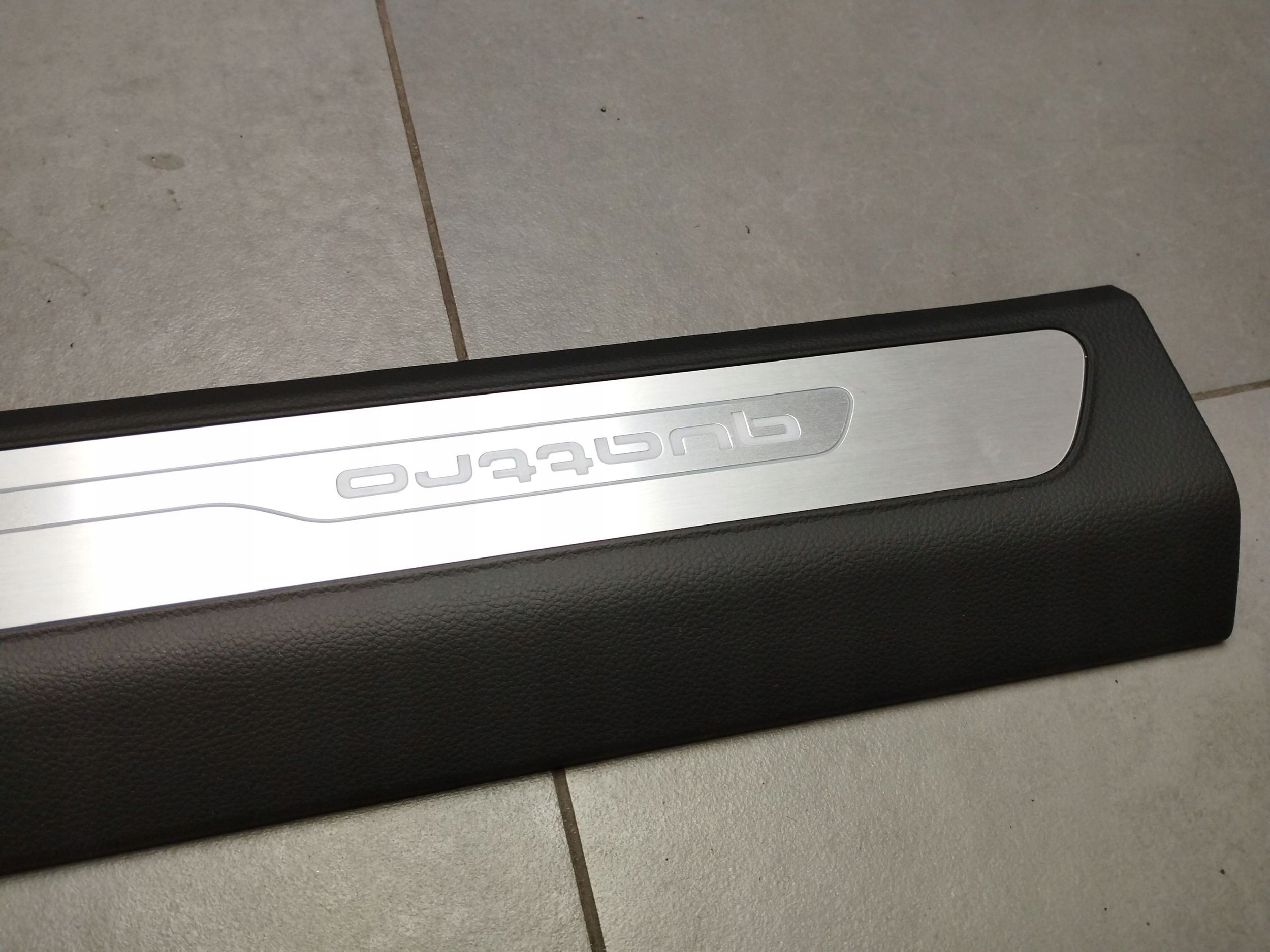 Audi A8 D4 4H kryt PRAHU pravá LED 4H1867272L