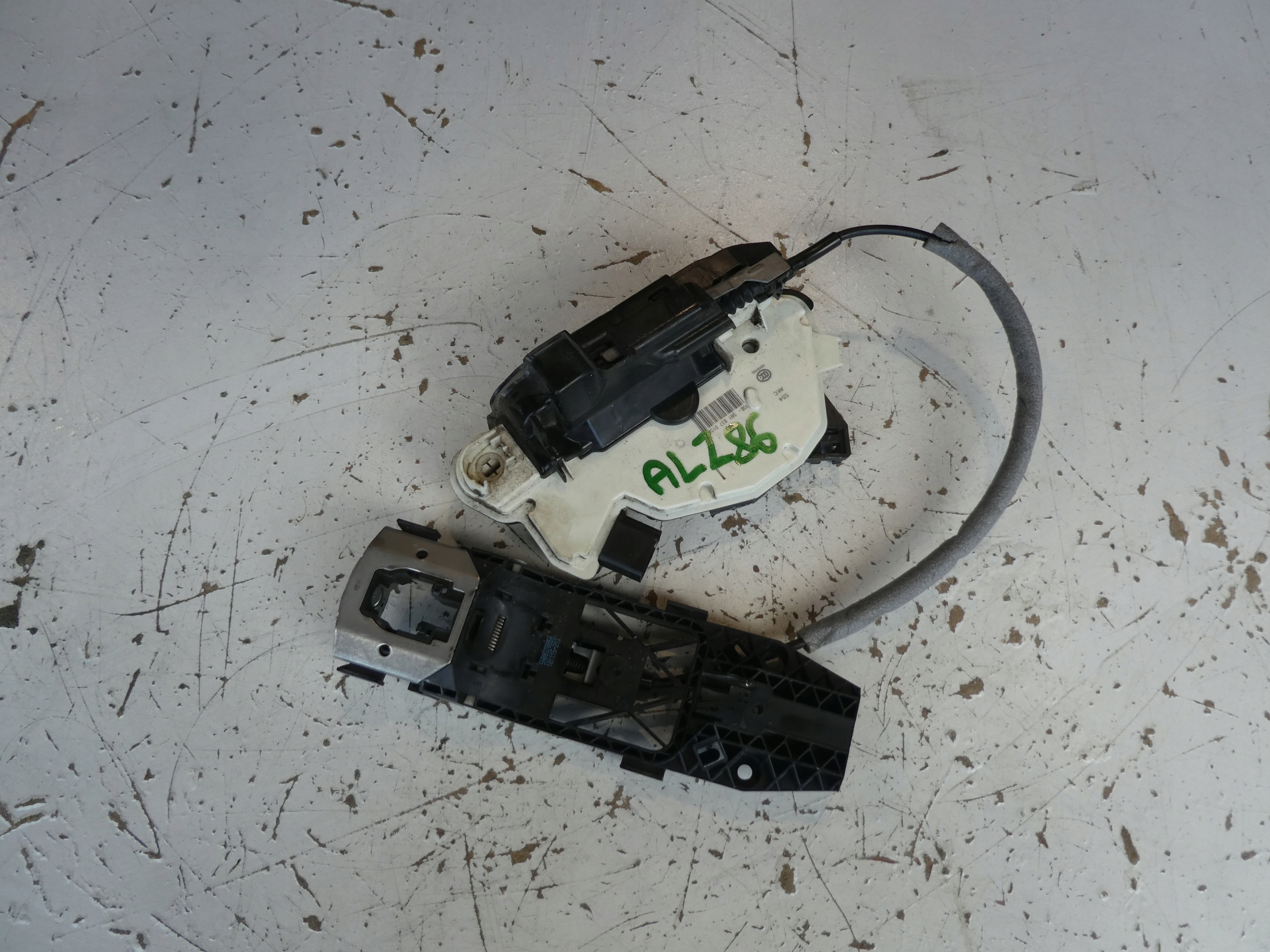 lock door front left 5N1837015R VW TIGUAN