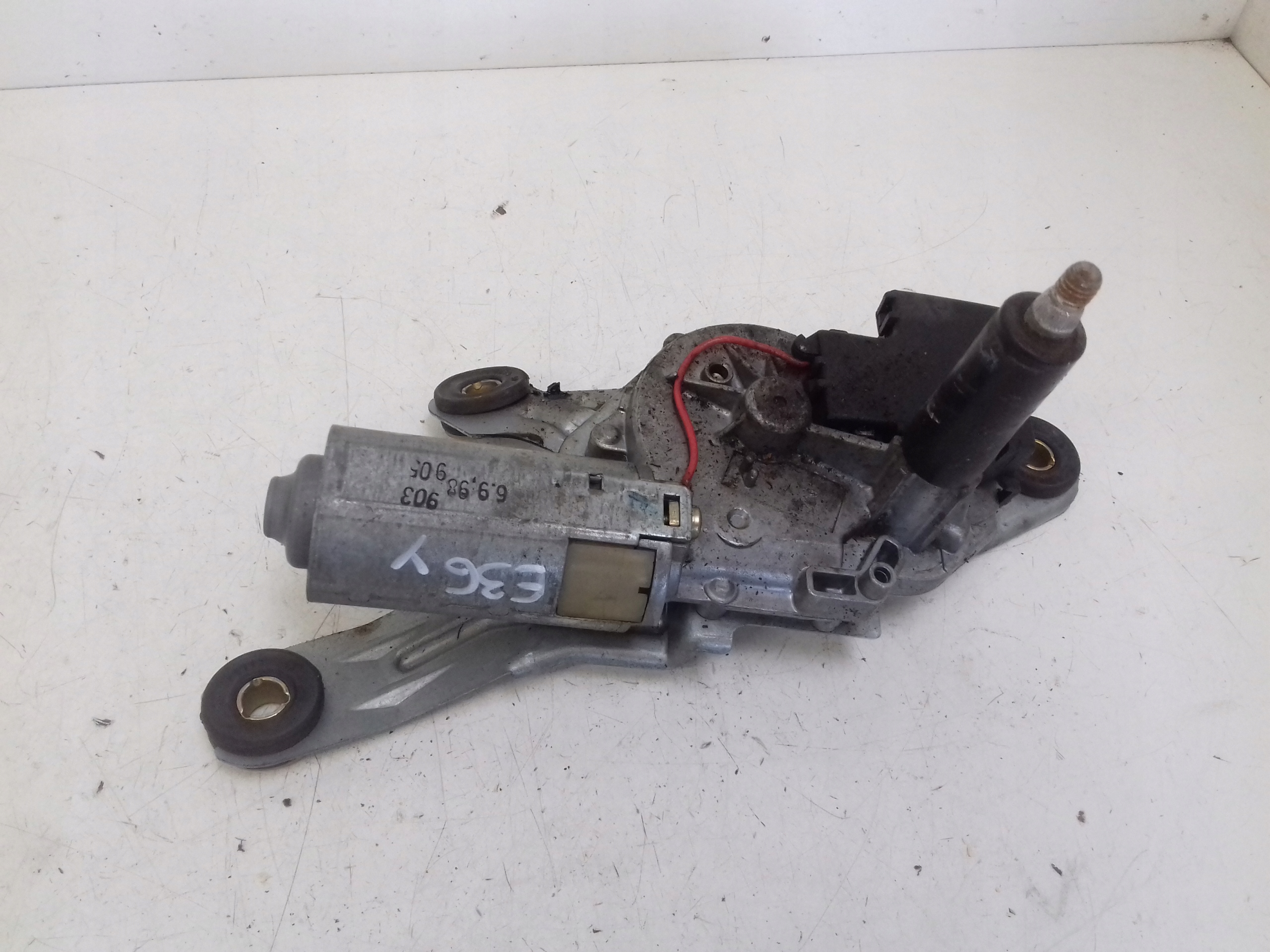 Motor des Scheibenwischers heck 8360154 BMW E36
