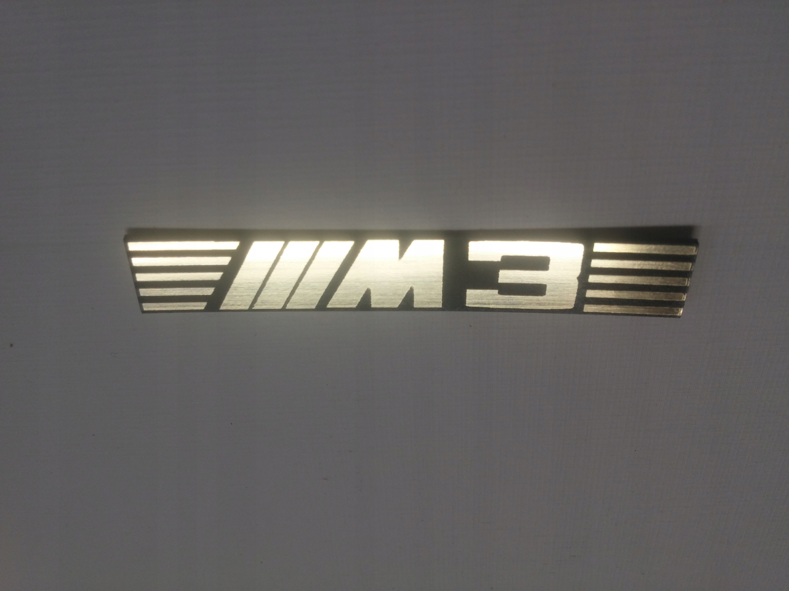 

Bmw M3 naklejka emblemat 61 x 10 mm *złota