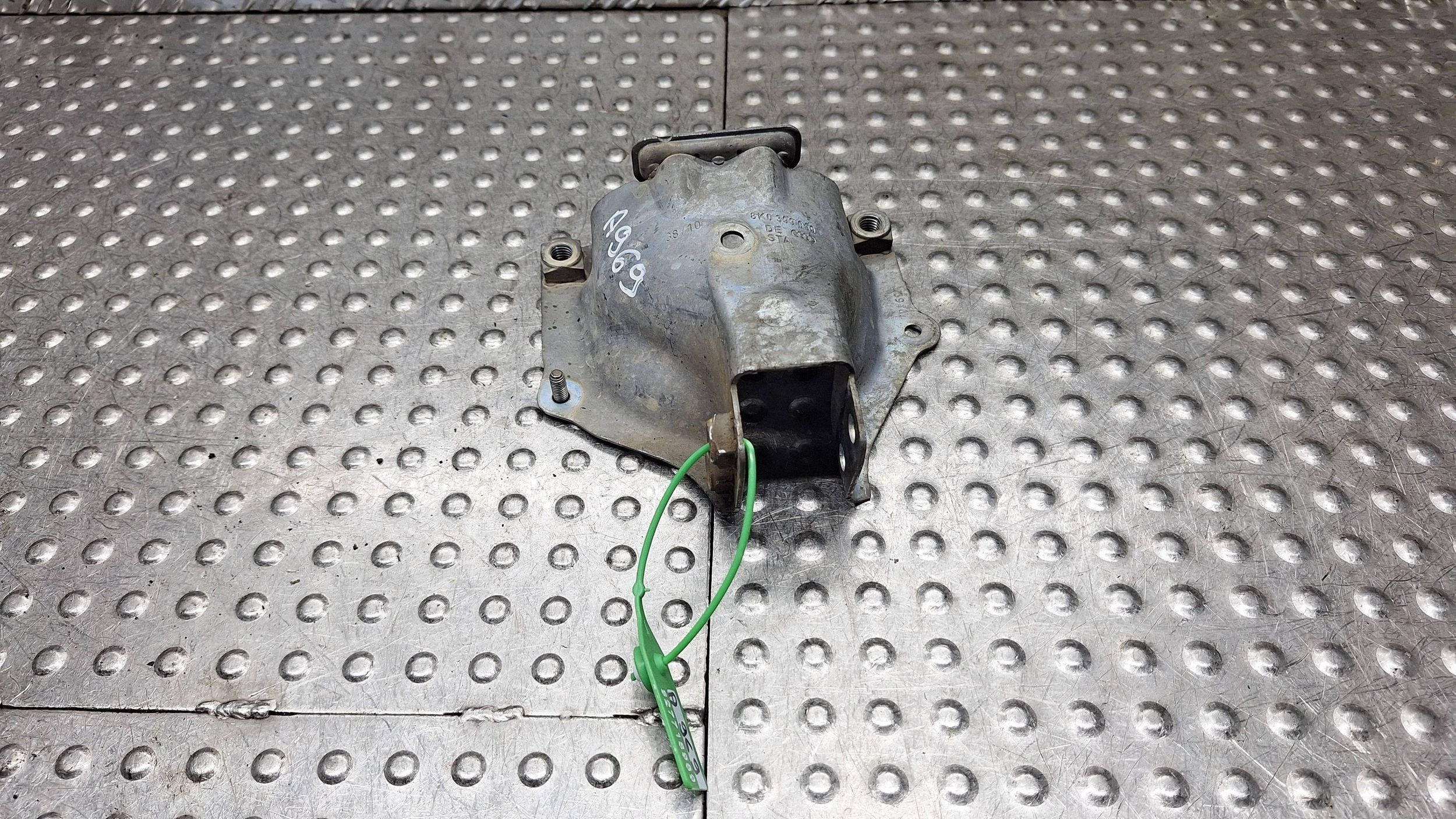 motor mount cover left 8K0399059 AUDI A4 B8 A5 8T Q5 8R