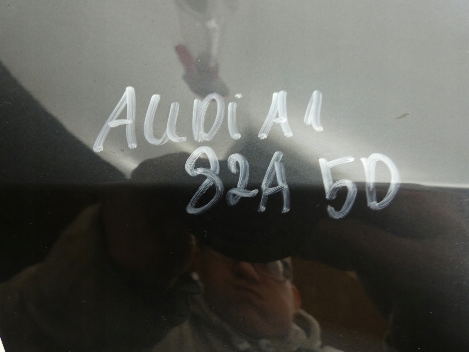 blatník pravý předek přední AUDI A1 82A LX7L