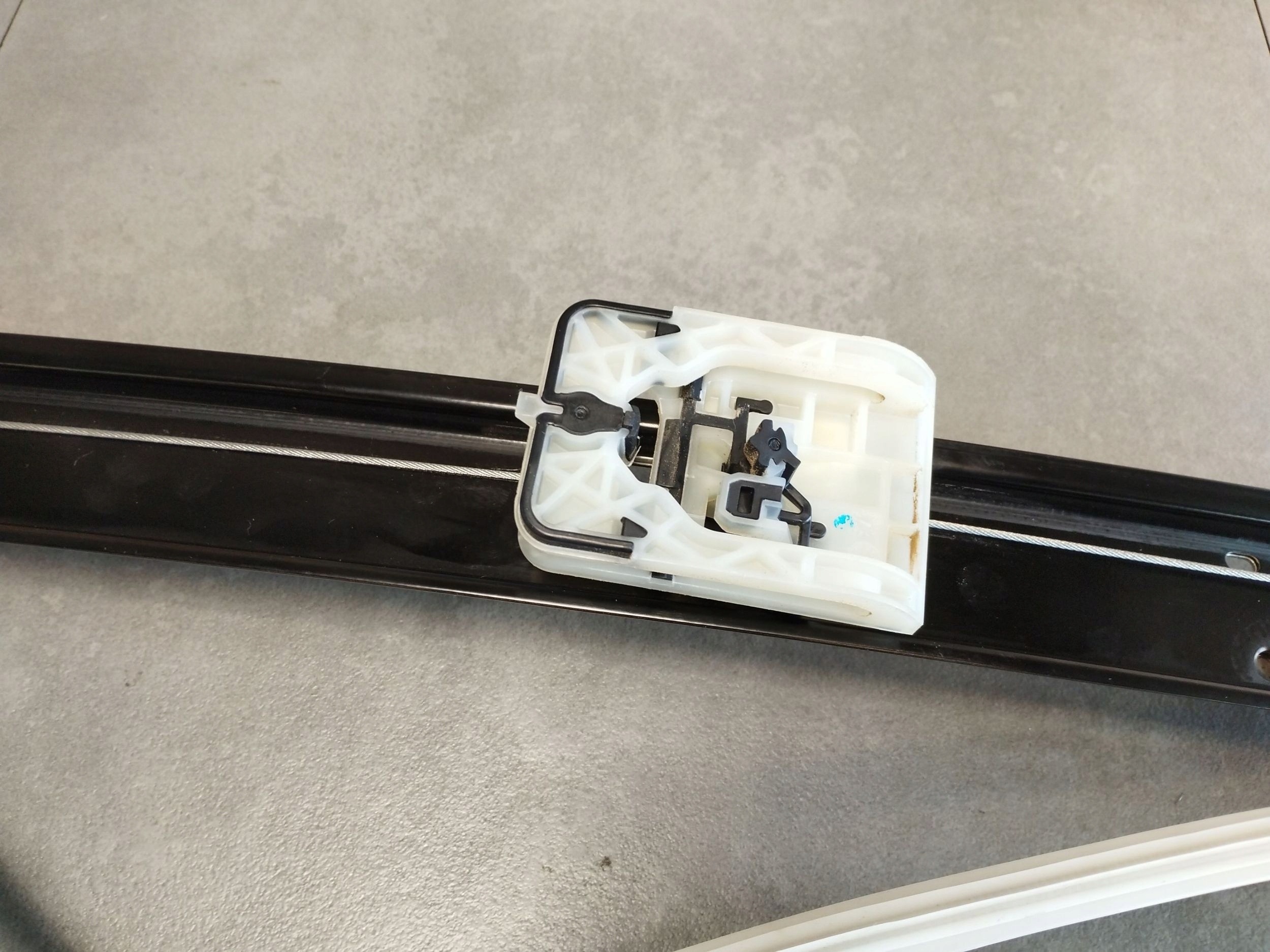Cupra Formentor window regulator left front 5FF837461D