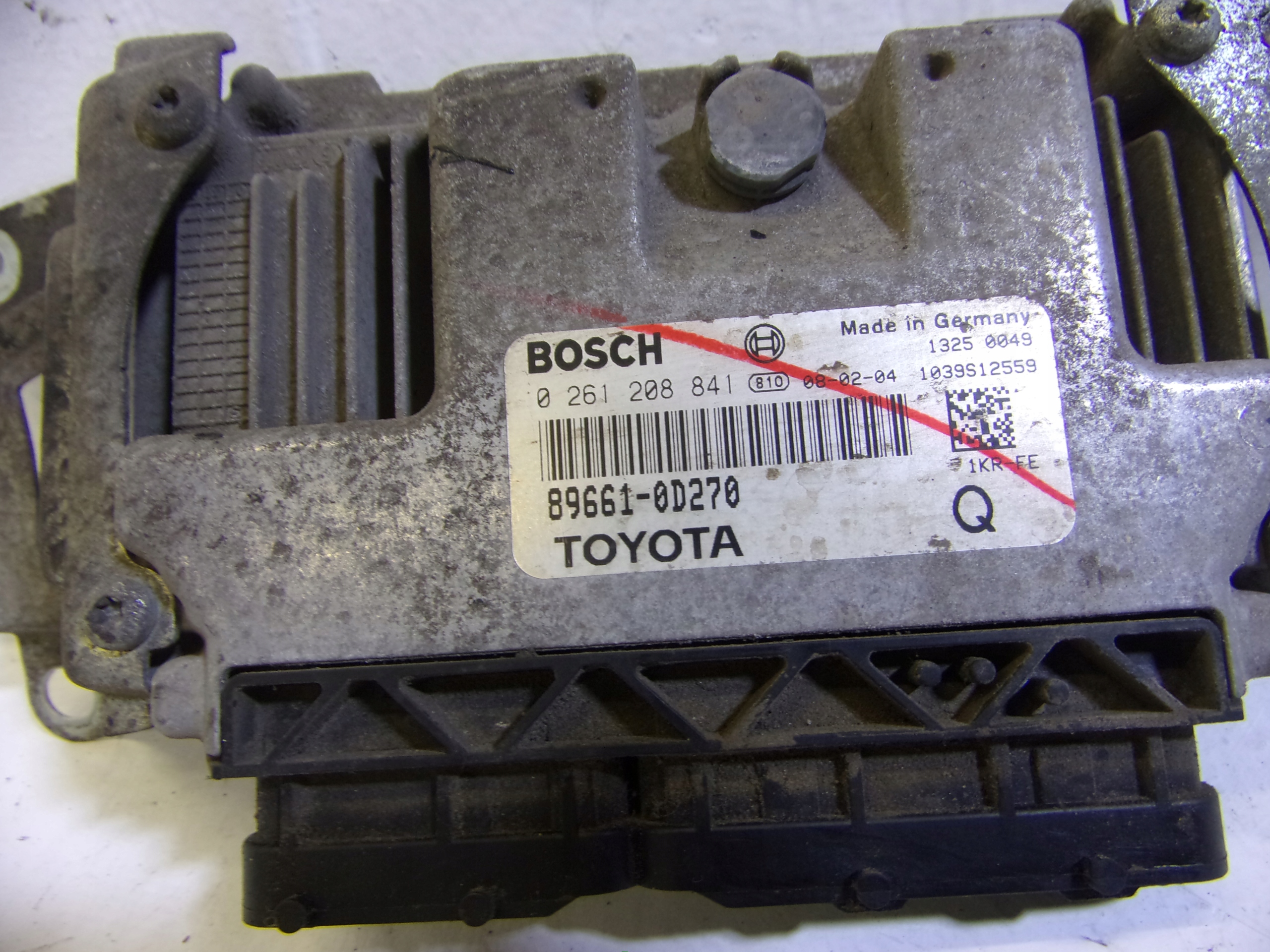 computer of the engine control unit TOYOTA YARIS 2 1.0 B BOSCH 2000 0261208841
