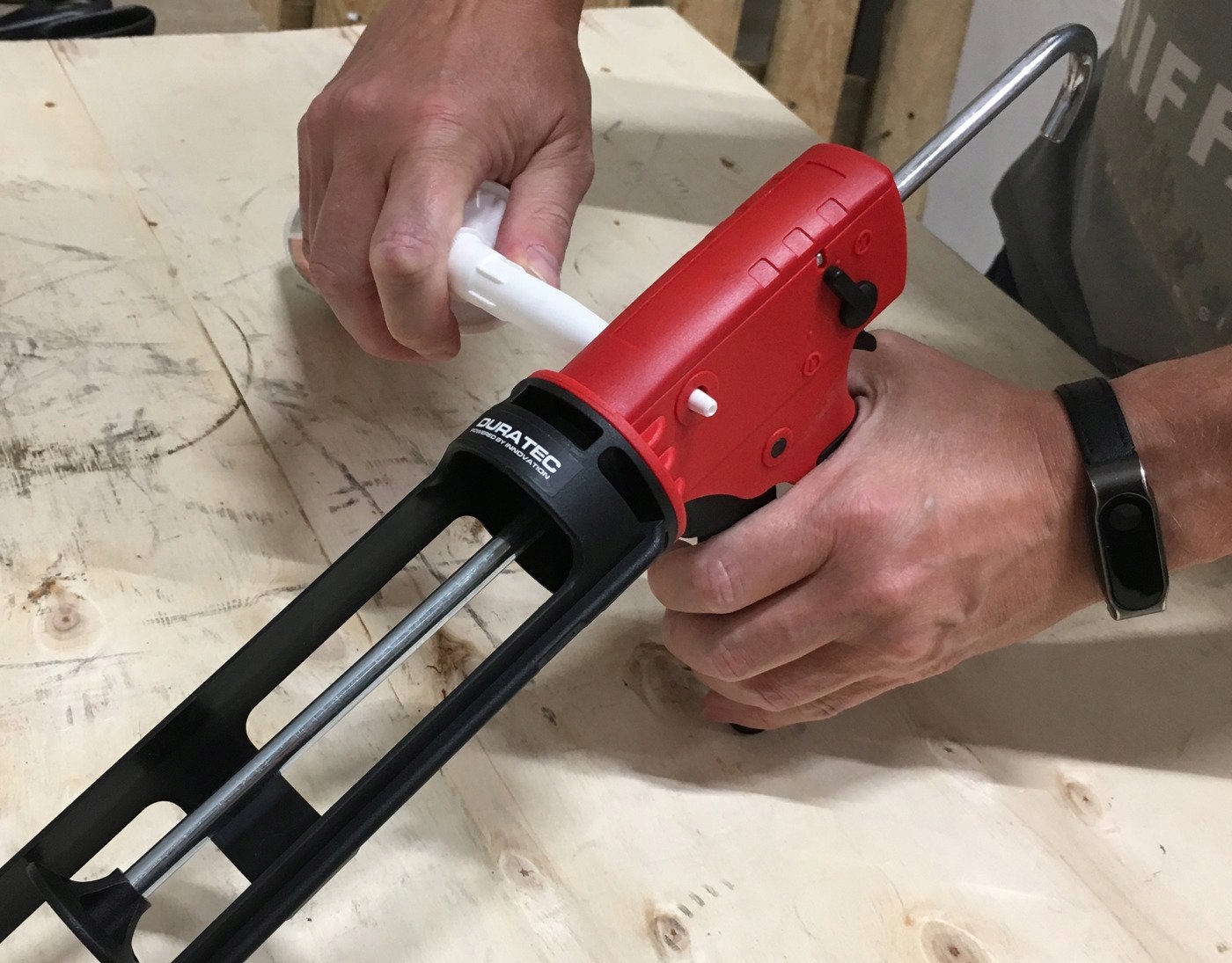 4PRO 4PROW WYCISKACZ PISTOLET DO SILIKONU FUG MAS 300ML 3w1 Seria 4PROW