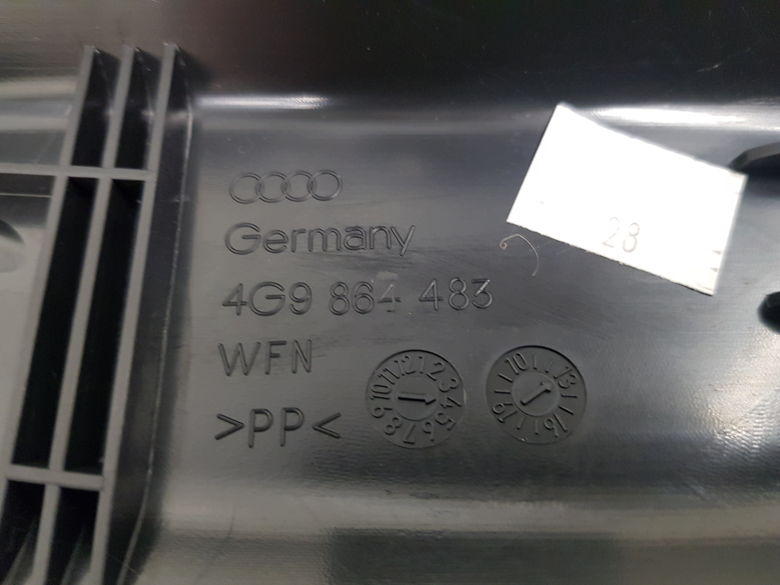 lišta kryt PRAHU kufru AUDI A6-C7 4G9864483