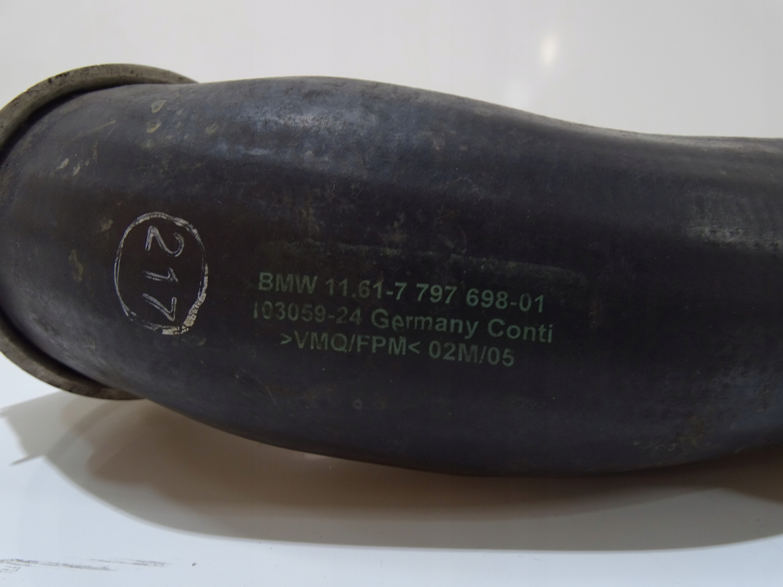 vedení hadice intercoolera BMW E60 E61 306D4 OE 7797698 (4642721)