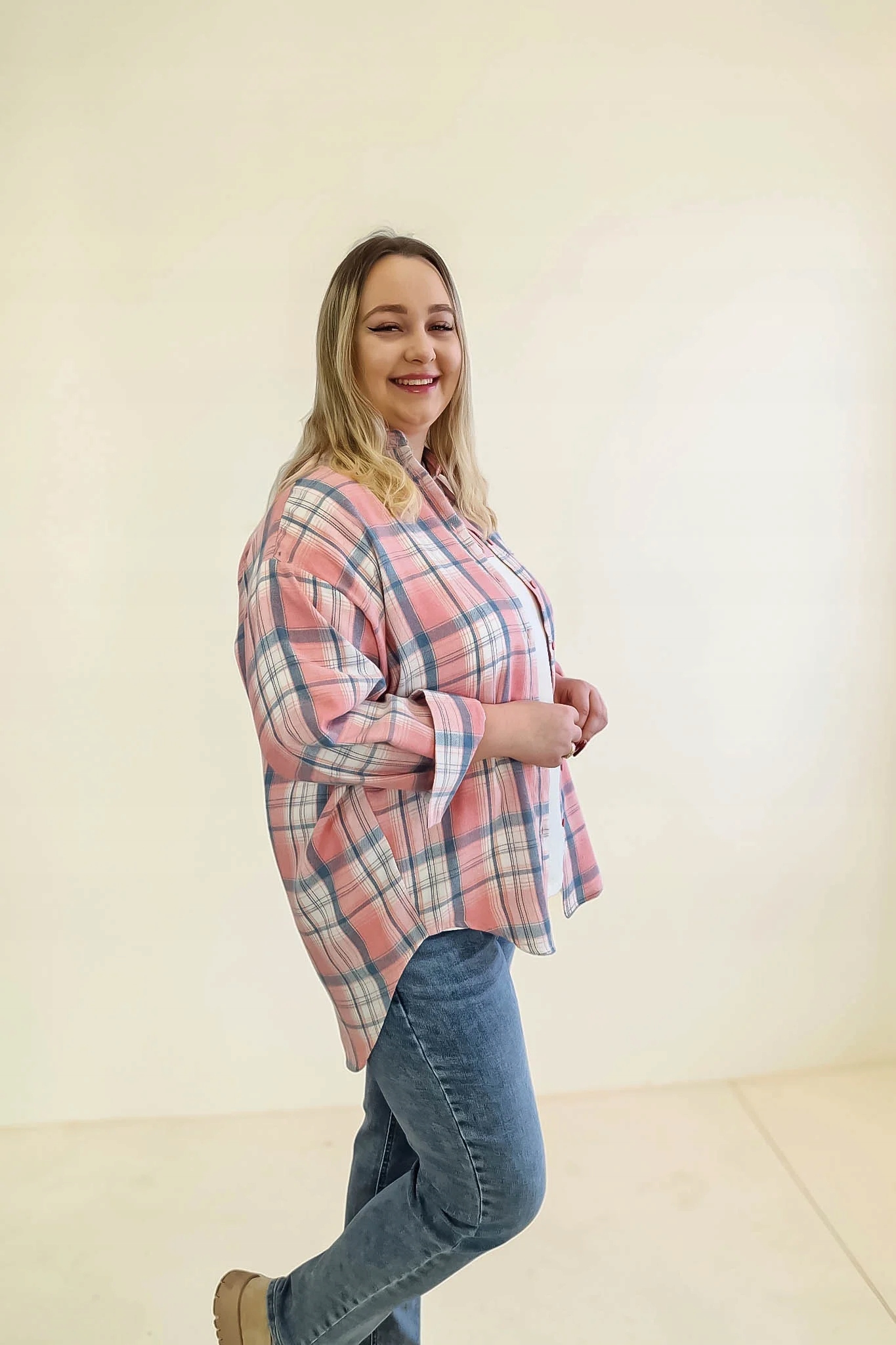 Asymetrická dámská košile Oversize s růžovou mřížkou, velikost S/m