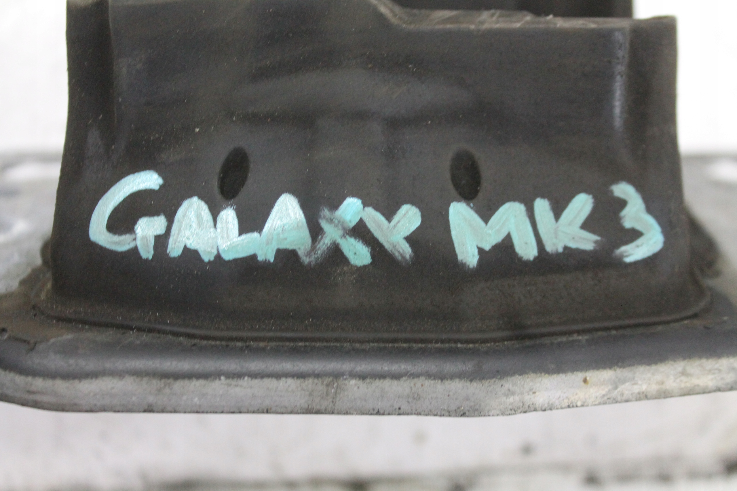 GETRIEBEHALTER 6G91-7M121-AC GALAXY MK3 2.0 TDCI 06